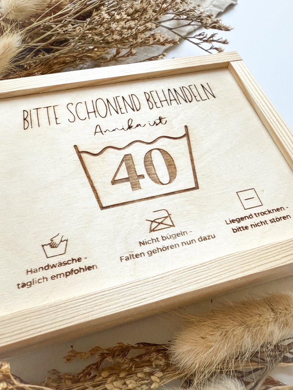 Personalisiertes Geldgeschenk mit Gravur und Namen zum 40. Geburtstag aus Holz