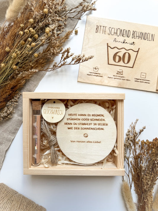 Personalisiertes Geldgeschenk mit Gravur & Namen zum 60. Geburtstag aus Holz