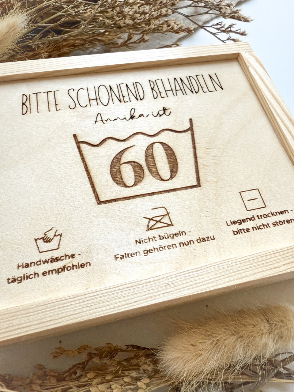 Personalisiertes Geldgeschenk mit Gravur & Namen zum 60. Geburtstag aus Holz