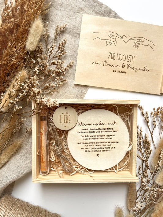 Personalisiertes Geldgeschenk aus Holz zur Hochzeit | Finger Herz