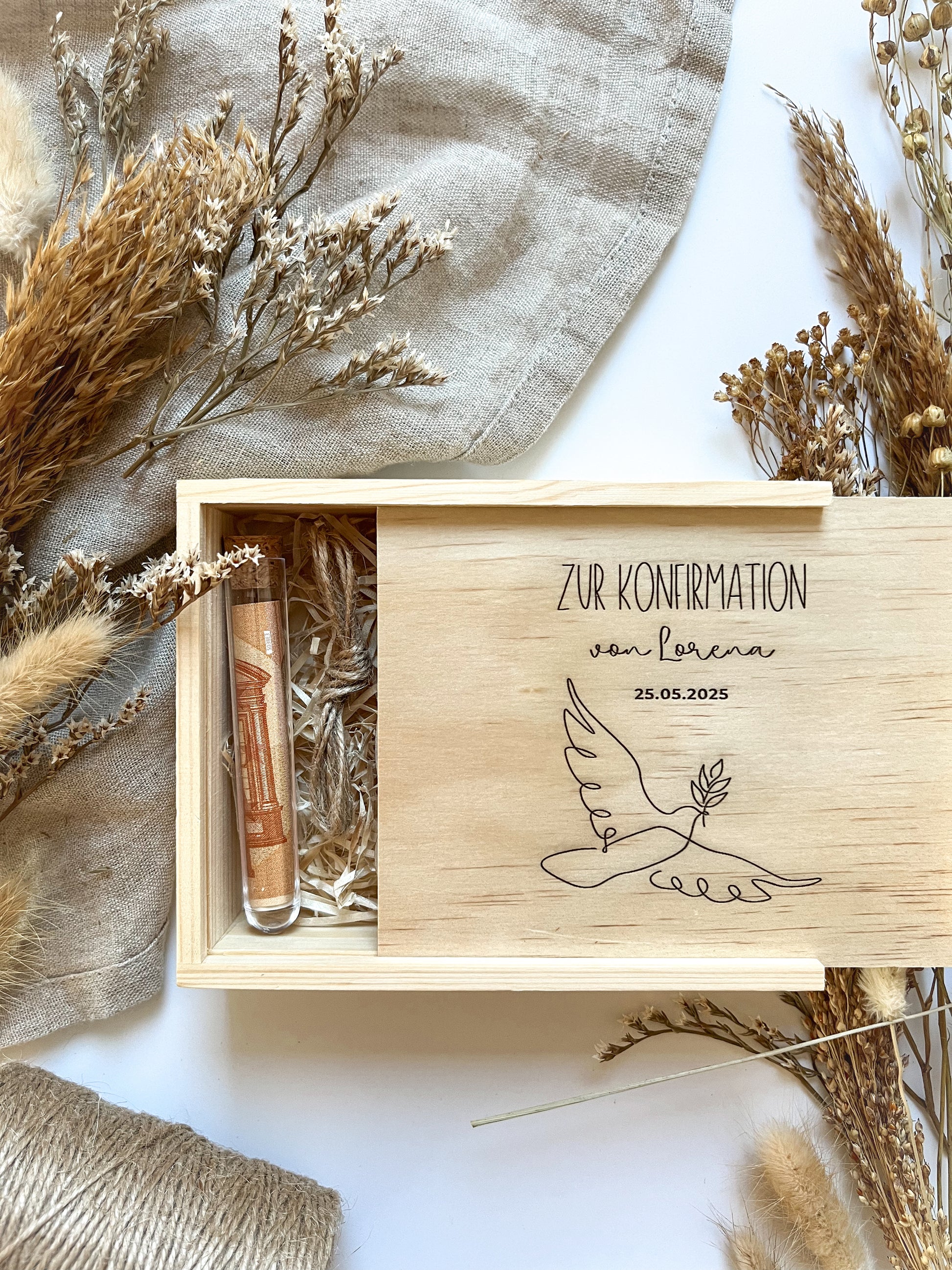 Personalisiertes Geldgeschenk aus Holz zur Konfirmation | Taube