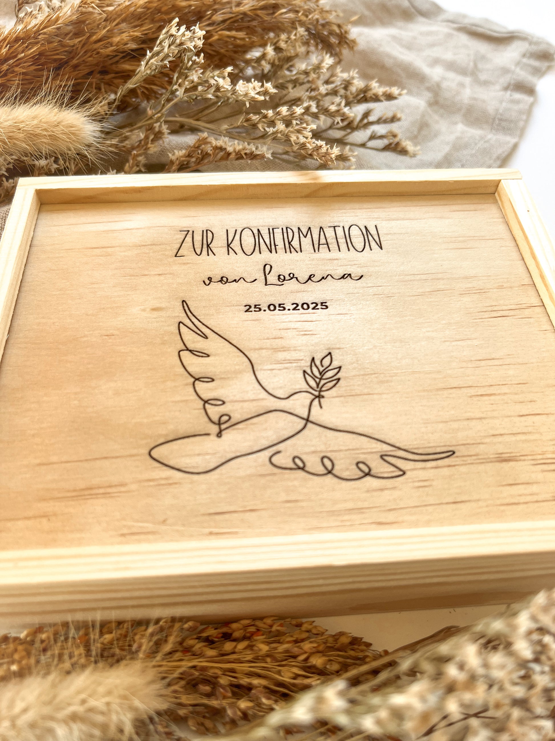 Personalisiertes Geldgeschenk aus Holz zur Konfirmation | Taube