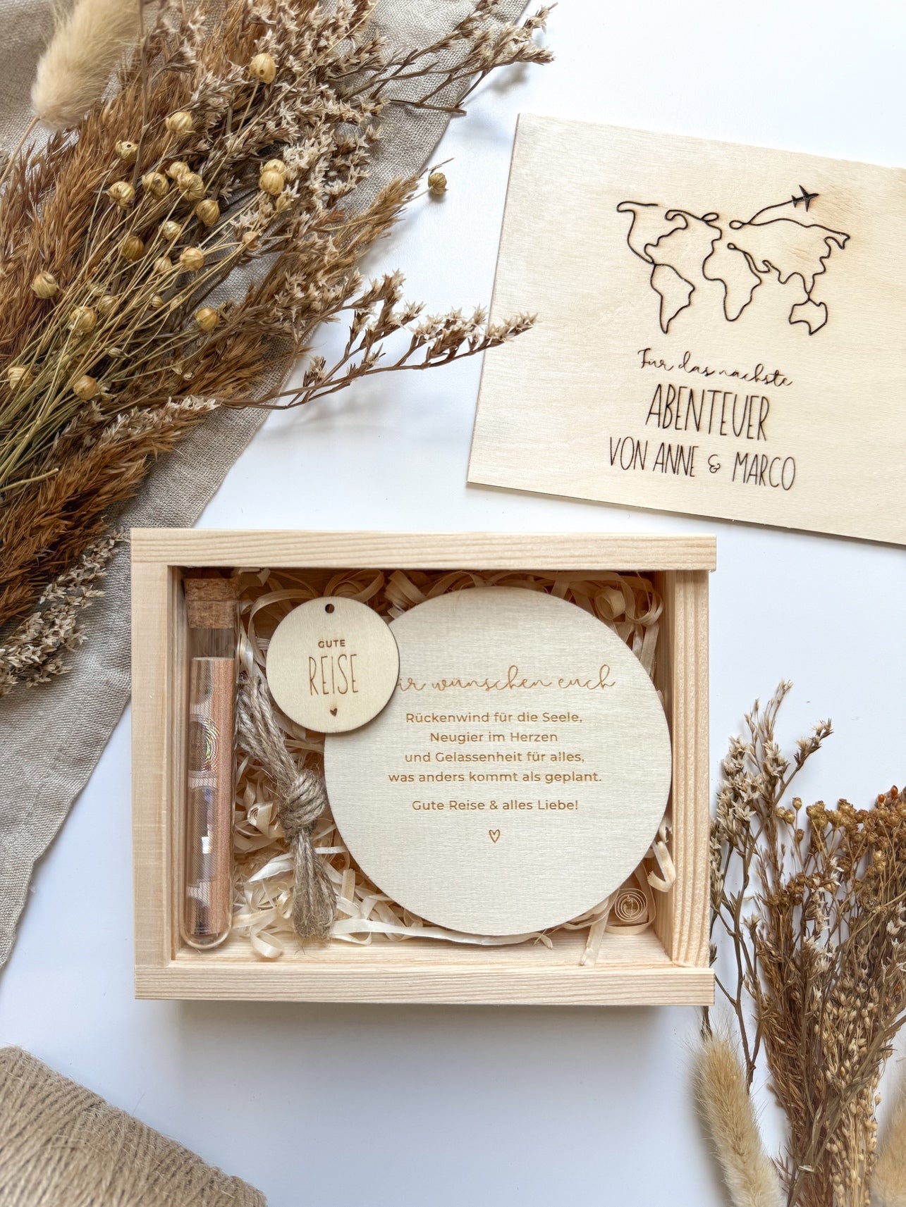 Geldgeschenk Weltreise personalisiert mit Namen aus Holz