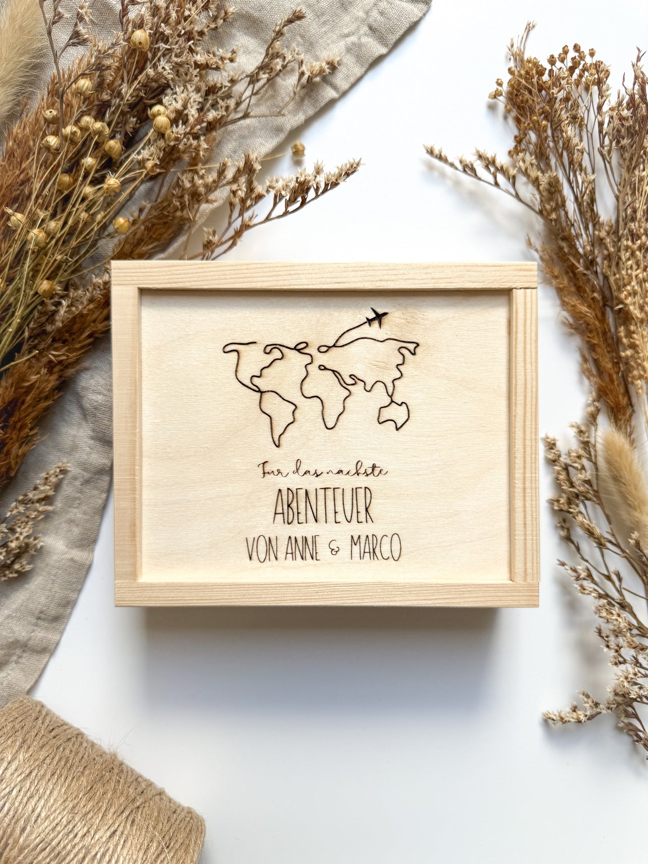 Geldgeschenk Weltreise personalisiert mit Namen aus Holz