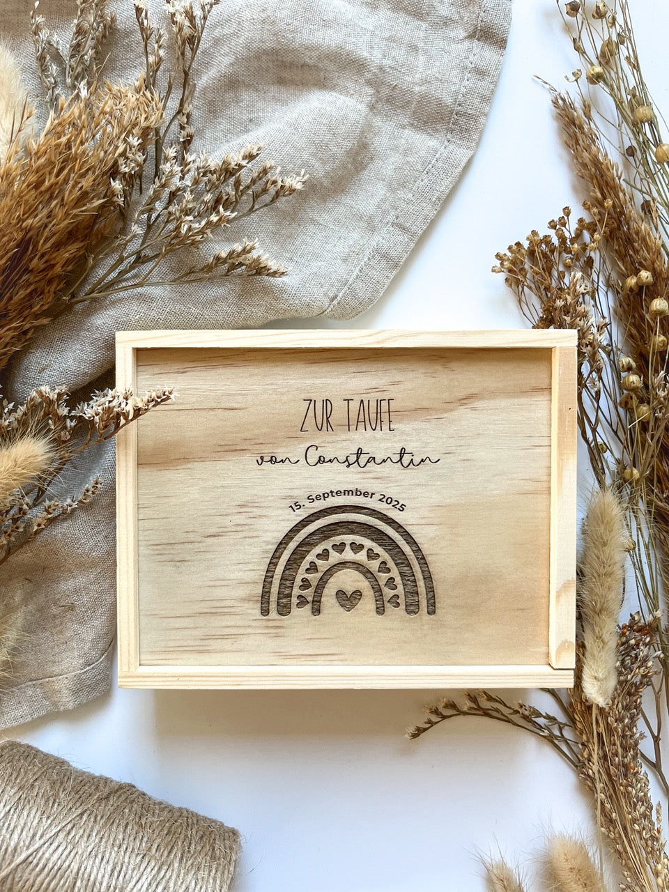 Personalisiertes Geldgeschenk mit Gravur & Namen aus Holz zur Taufe | Regenbogen