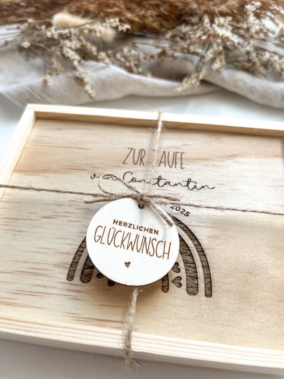 Personalisiertes Geldgeschenk mit Gravur & Namen aus Holz zur Taufe | Regenbogen