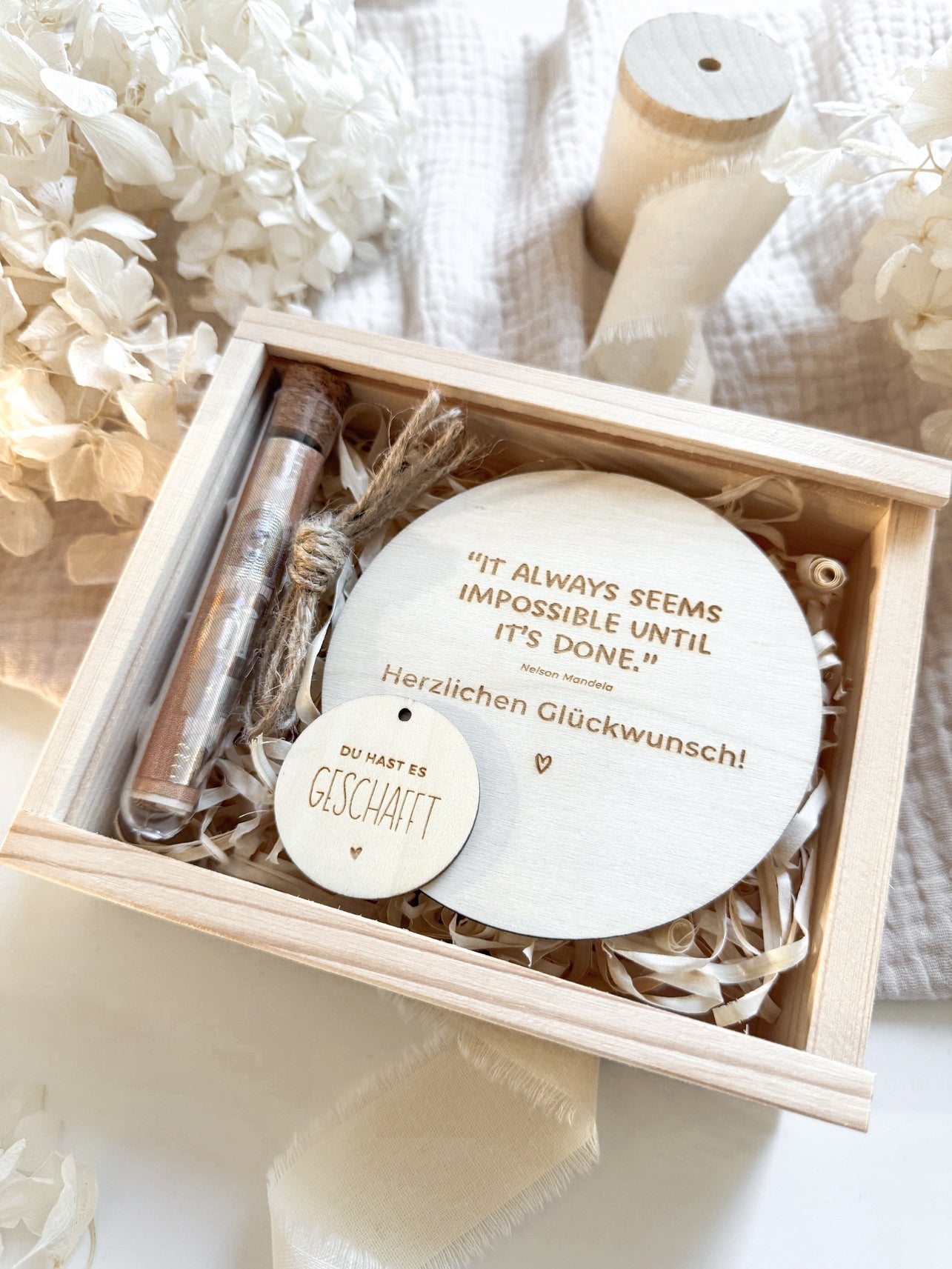 Personalisiertes Geldgeschenk zum Schulabschluss aus Holz