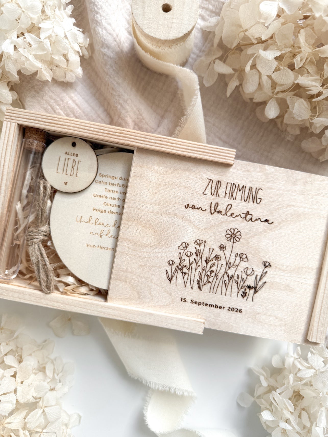 Personalisiertes Geldgeschenk aus Holz zur Firmung | Blumenwiese