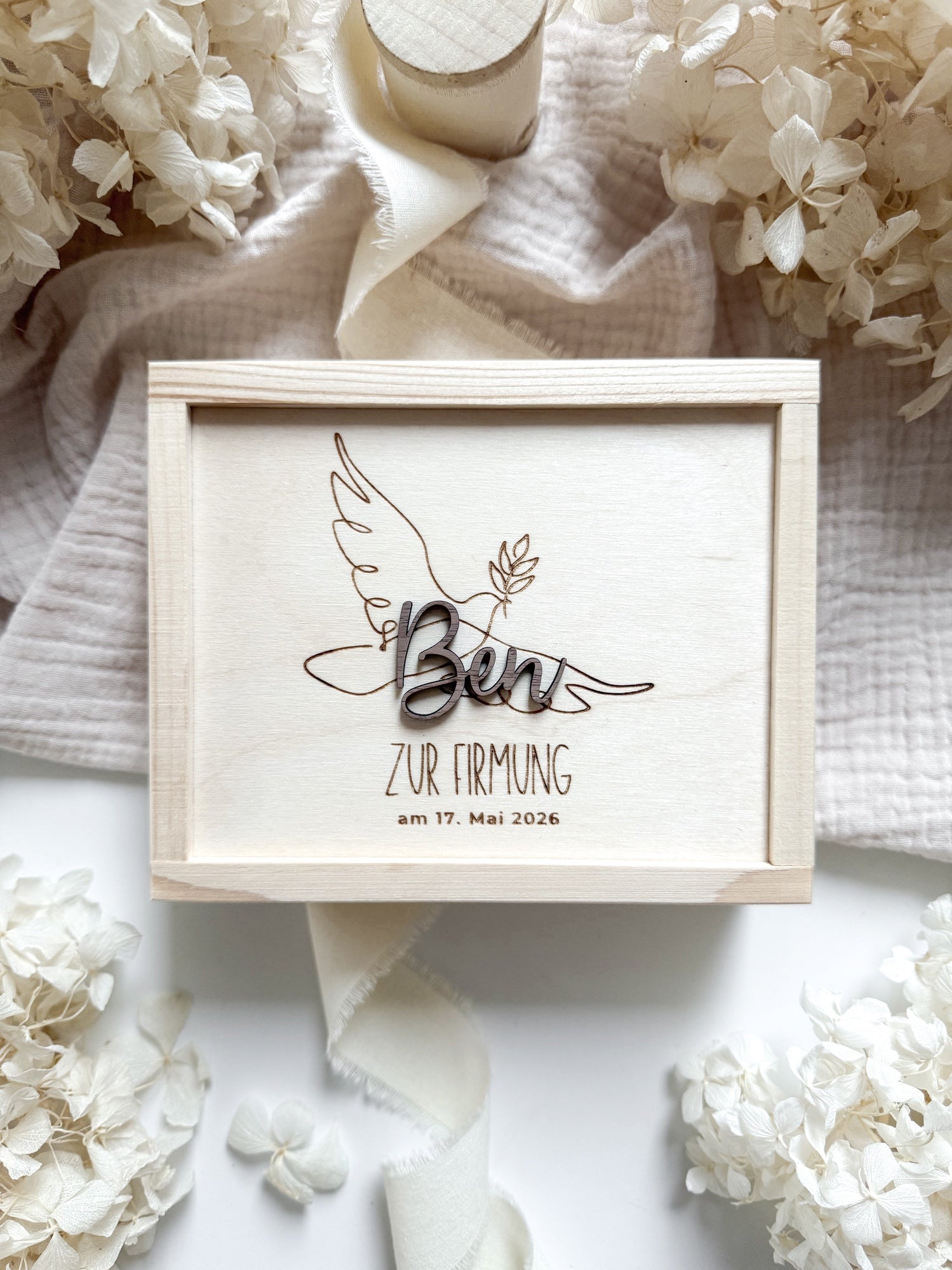 Personalisiertes Geldgeschenk aus Holz zur Firmung | Taube mit 3D-Schriftzug