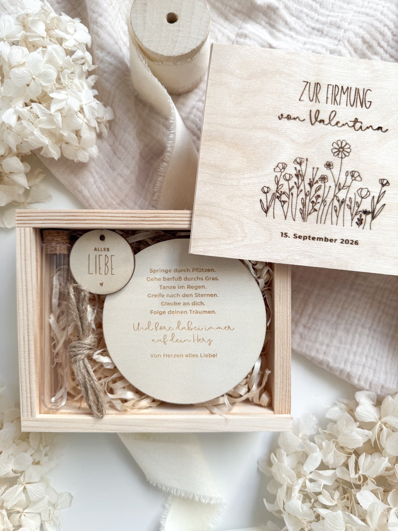 Personalisiertes Geldgeschenk aus Holz zur Firmung | Blumenwiese