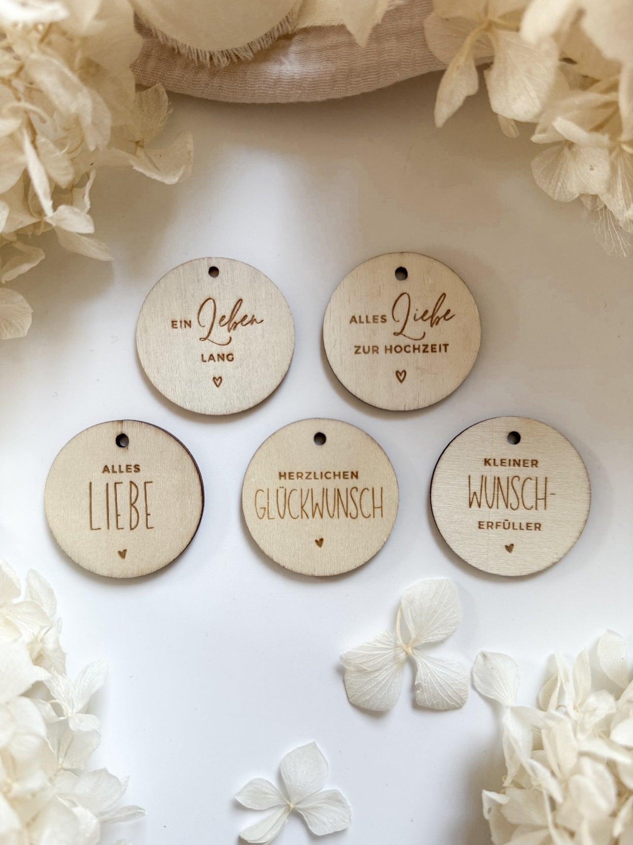Personalisiertes Geldgeschenk aus Holz zur Hochzeit | Blumenkranz