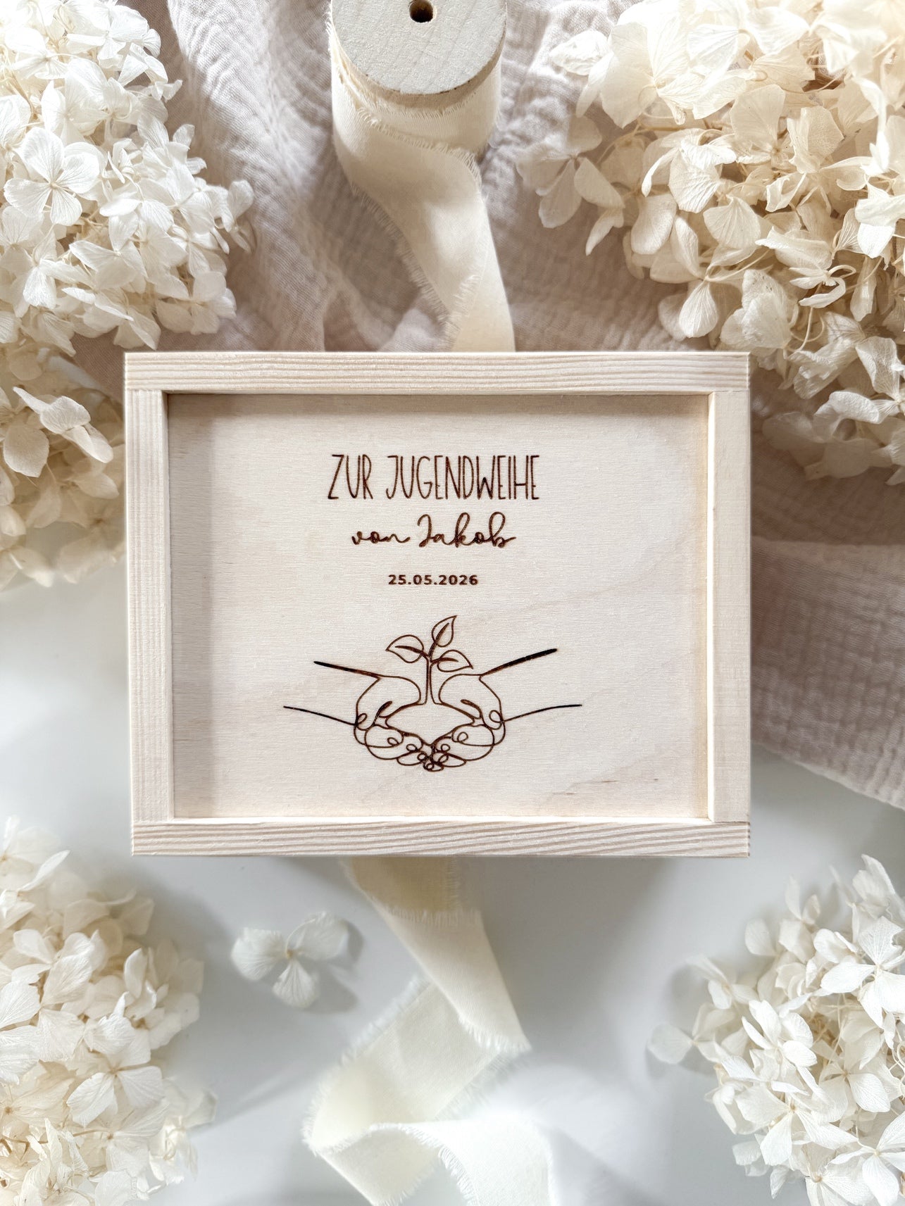 Personalisiertes Geldgeschenk aus Holz zur Jugendweihe | Pflanze