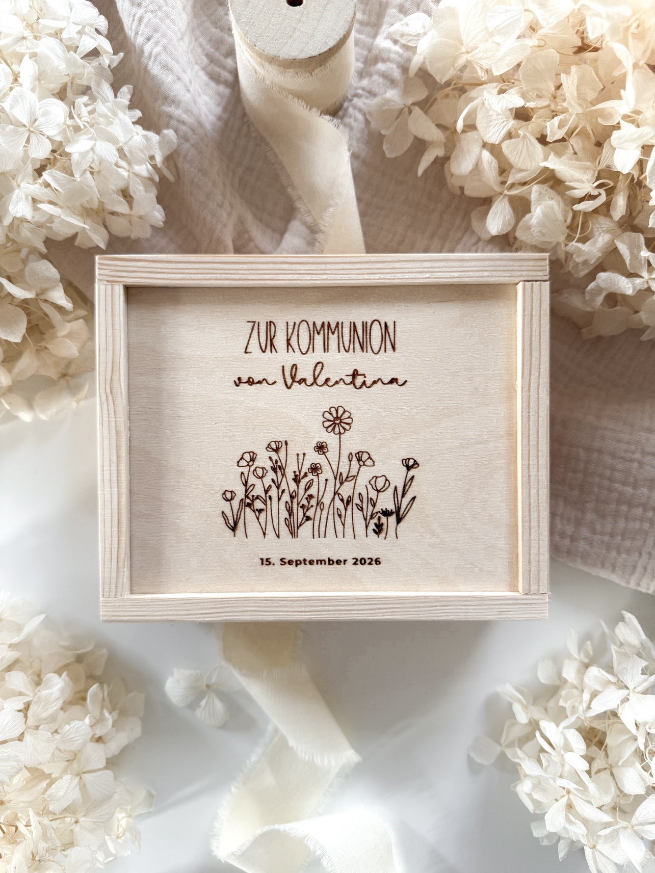 Personalisiertes Geldgeschenk aus Holz zur Kommunion | Blumenwiese