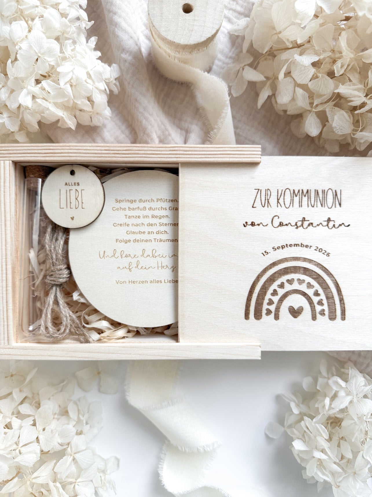 Personalisiertes Geldgeschenk aus Holz zur Kommunion | Regenbogen