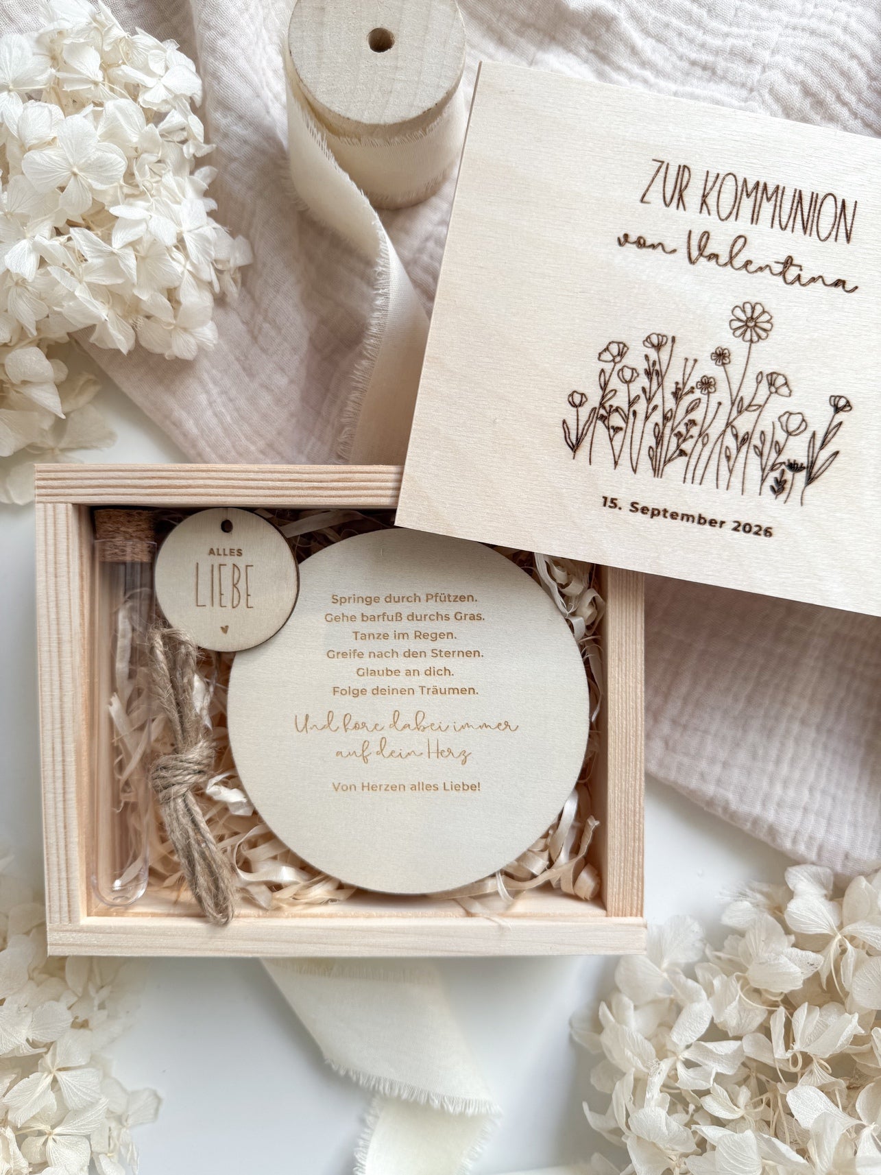 Personalisiertes Geldgeschenk aus Holz zur Kommunion | Blumenwiese