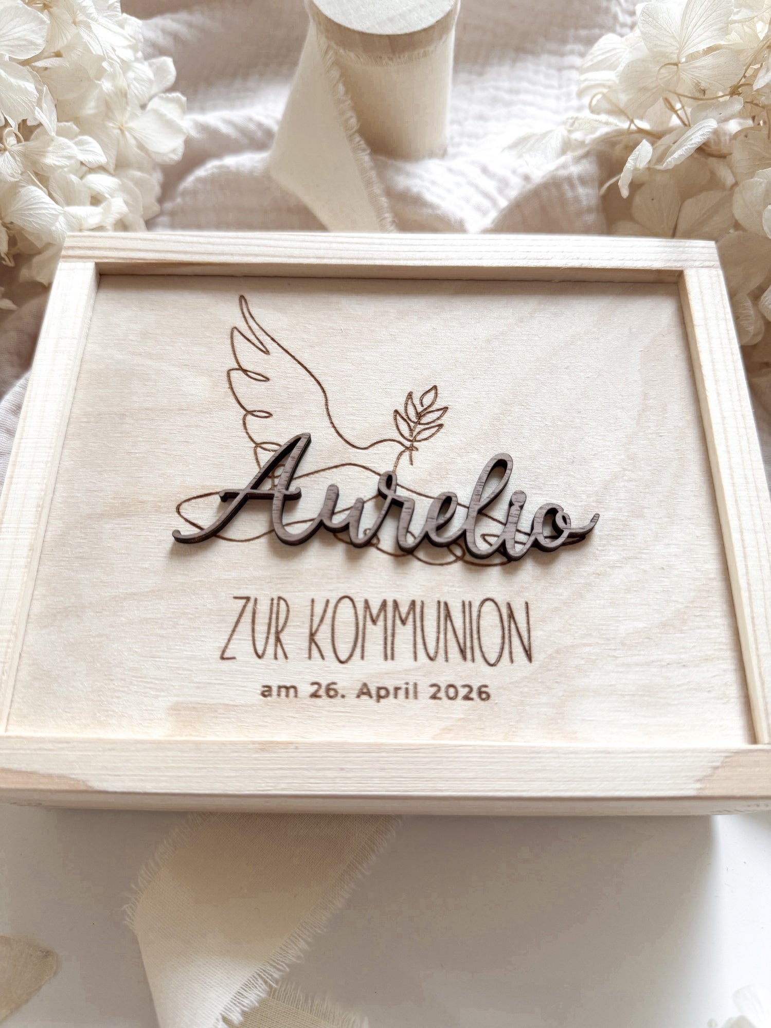 Personalisiertes Geldgeschenk aus Holz zur Kommunion | Taube mit 3D-Schriftzug