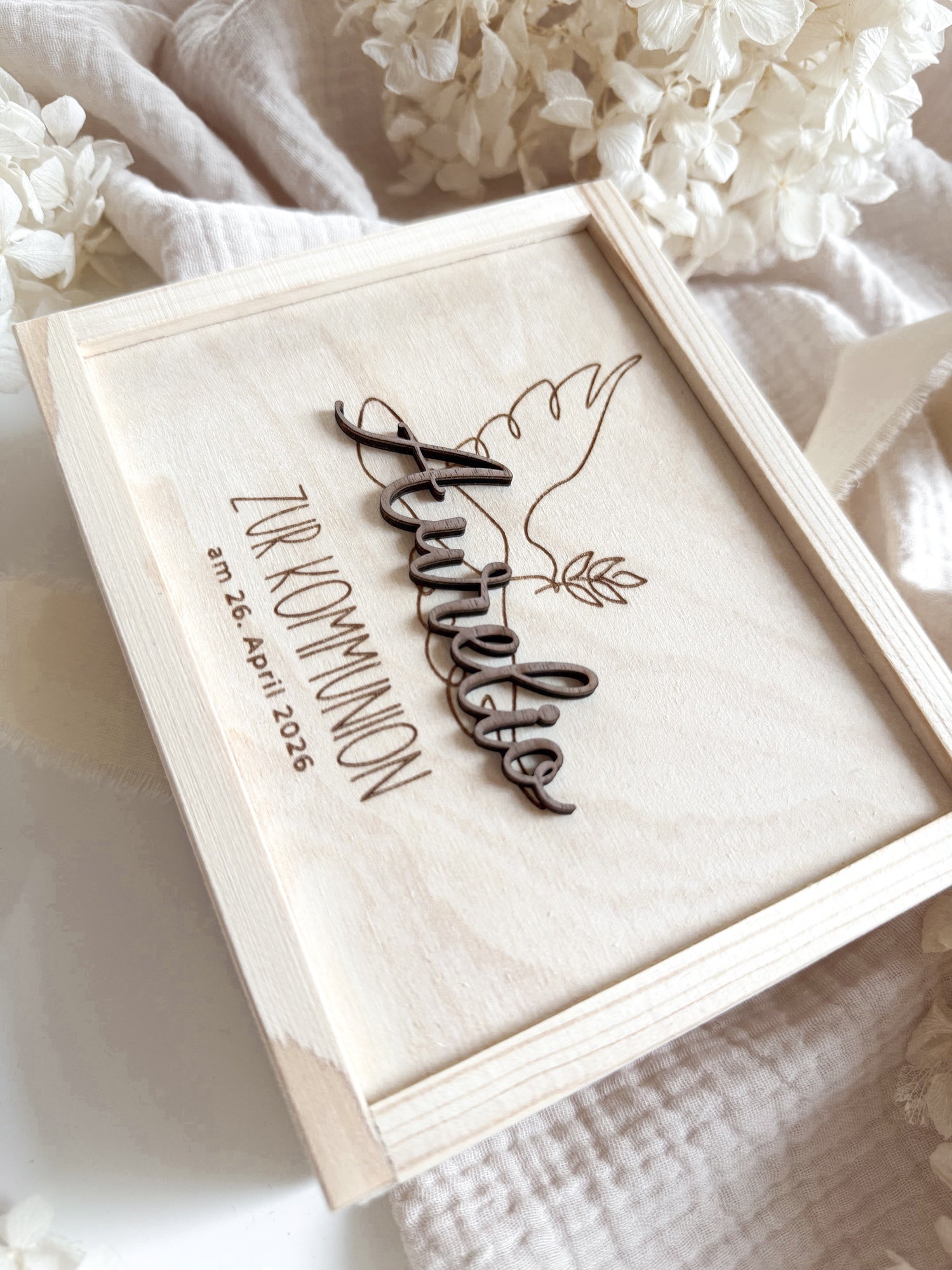 Personalisiertes Geldgeschenk aus Holz zur Kommunion | Taube mit 3D-Schriftzug