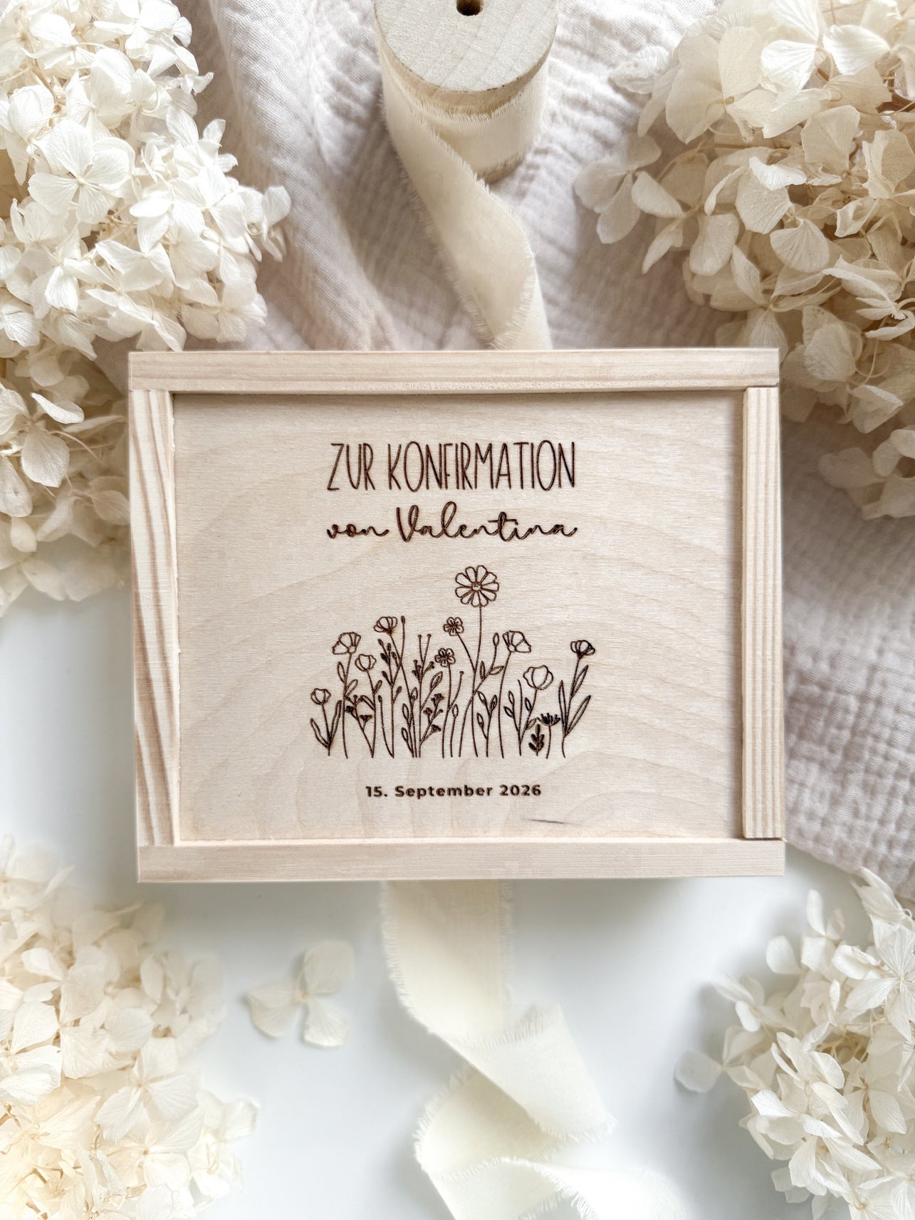 Personalisiertes Geldgeschenk aus Holz zur Konfirmation | Blumenwiese