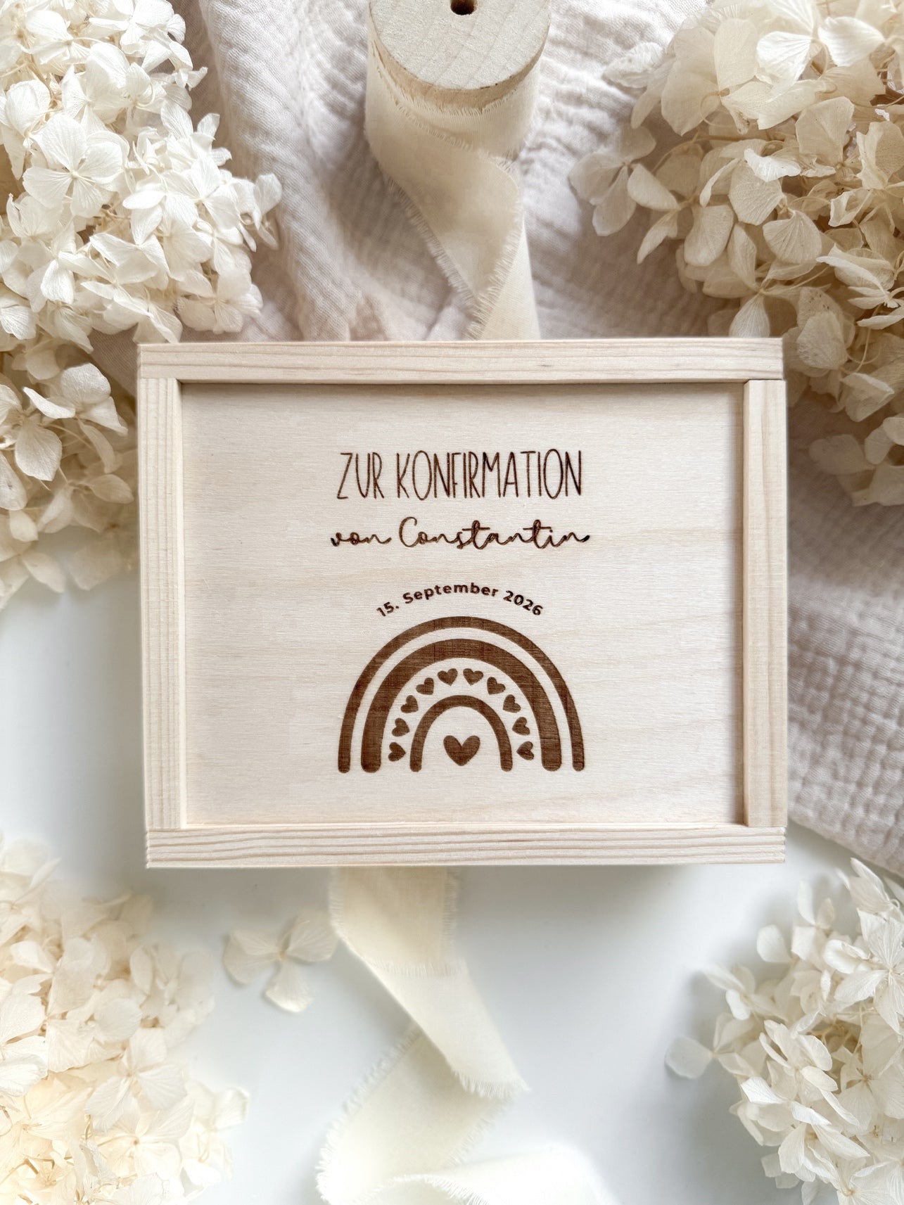 Personalisiertes Geldgeschenk aus Holz zur Konfirmation | Regenbogen