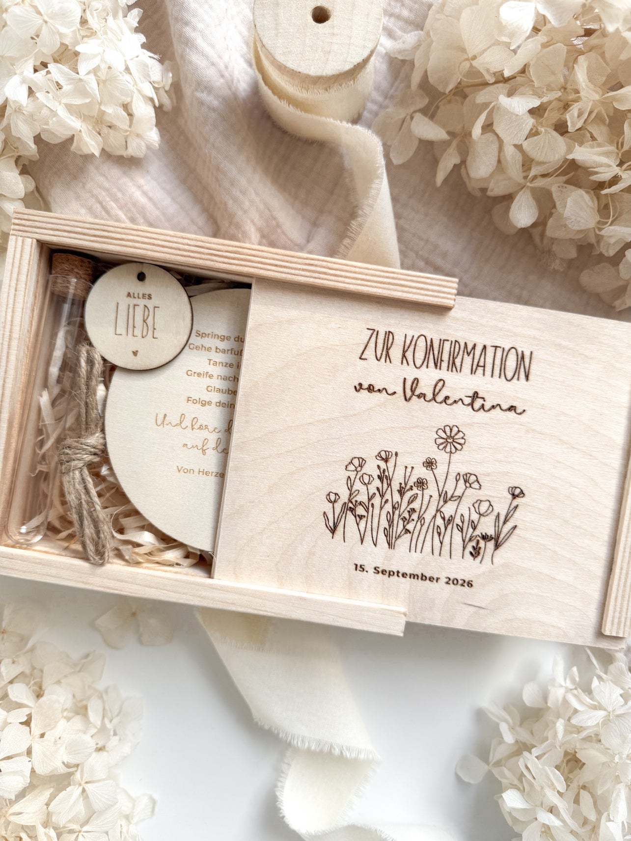 Personalisiertes Geldgeschenk aus Holz zur Konfirmation | Blumenwiese