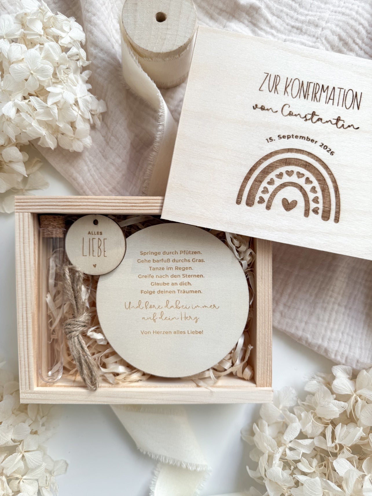 Personalisiertes Geldgeschenk aus Holz zur Konfirmation | Regenbogen