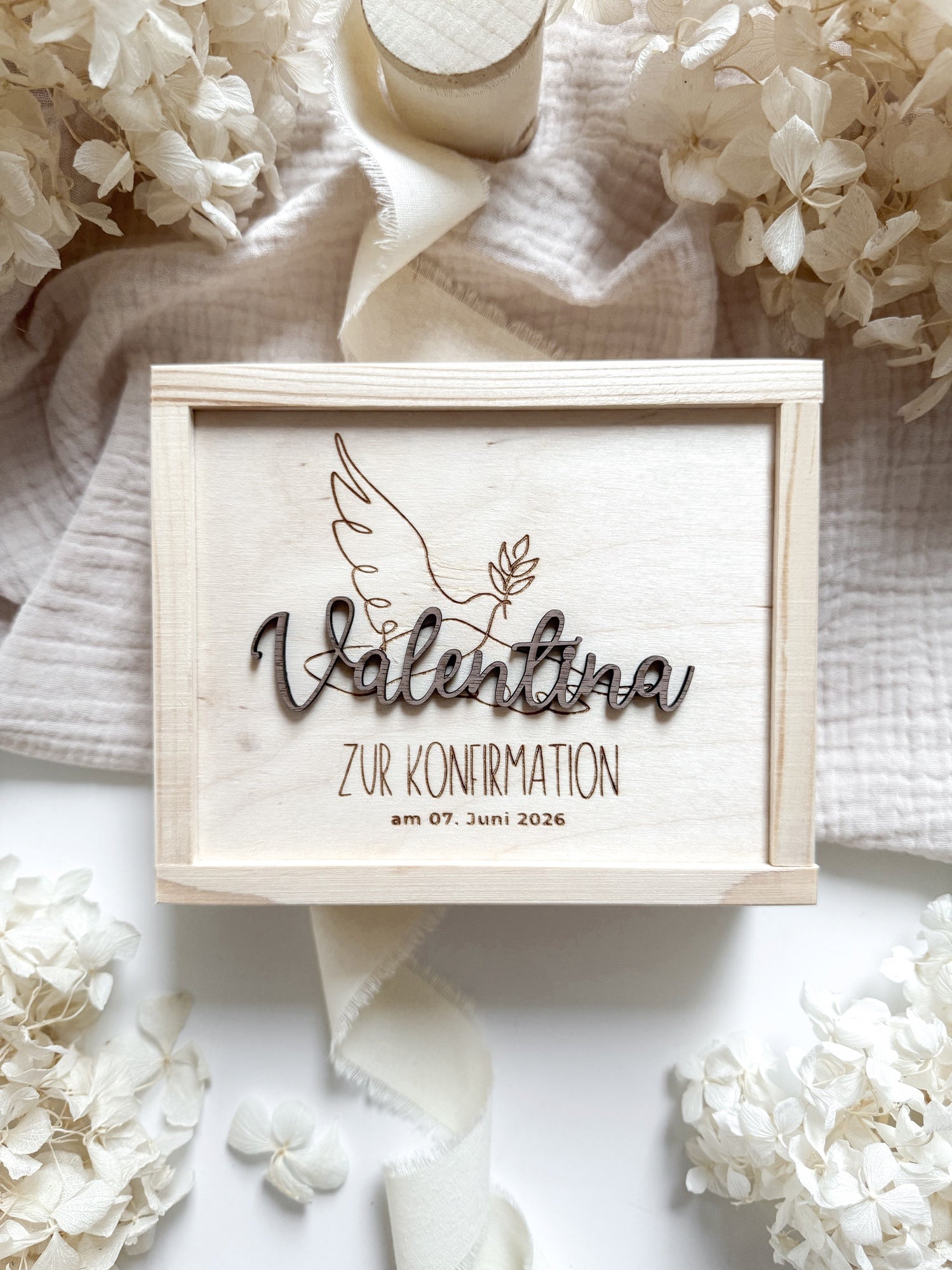 Personalisiertes Geldgeschenk aus Holz zur Konfirmation | Taube mit 3D-Schriftzug
