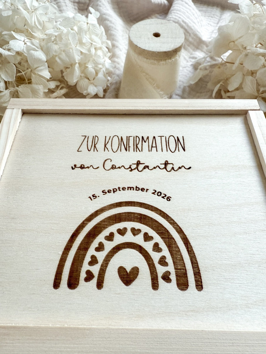 Personalisiertes Geldgeschenk aus Holz zur Konfirmation | Regenbogen