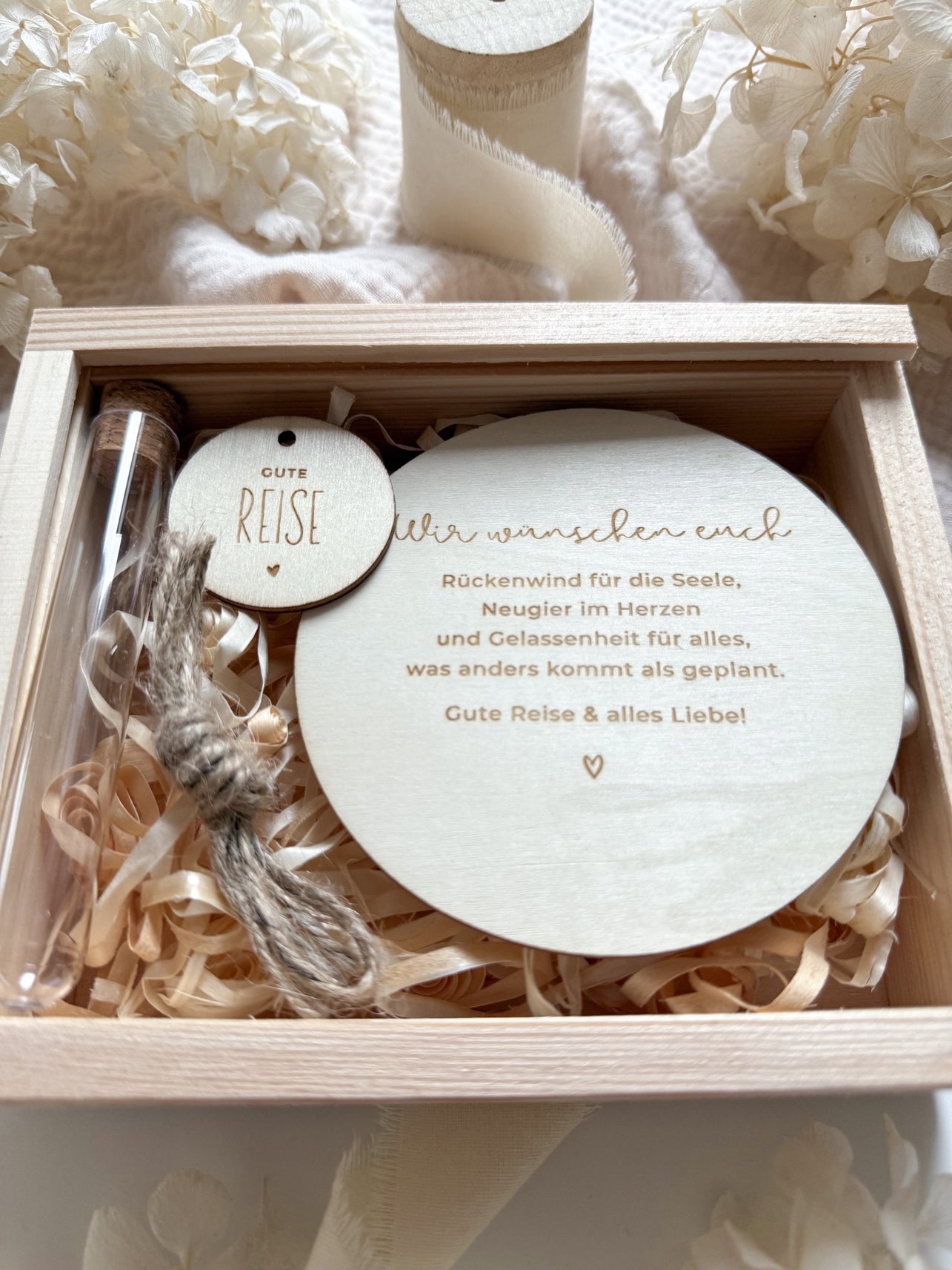 Personalisiertes Geldgeschenk zur Weltreise aus Holz