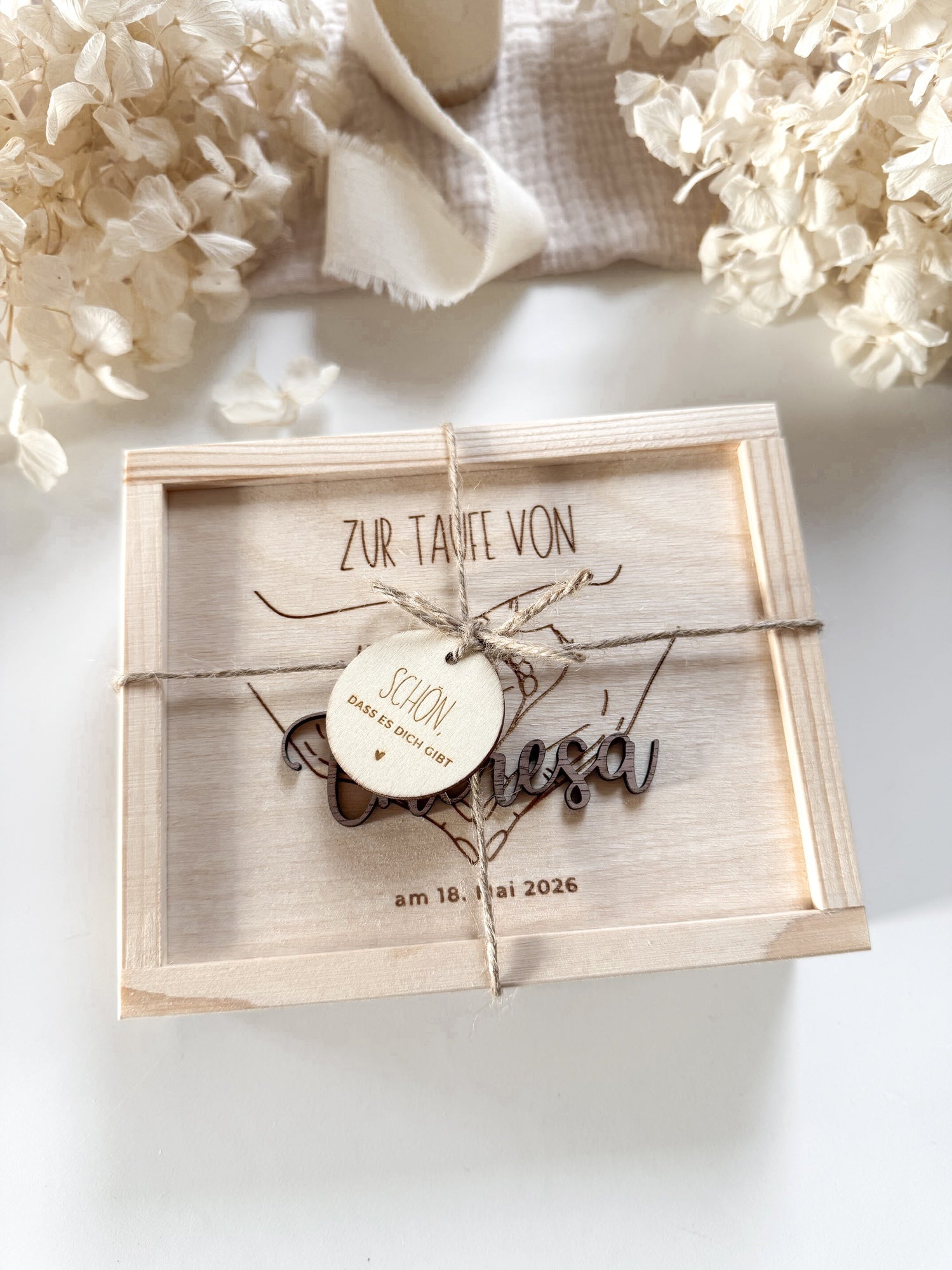 Personalisiertes Geldgeschenk aus Holz zur Taufe | mit 3D-Schriftzug