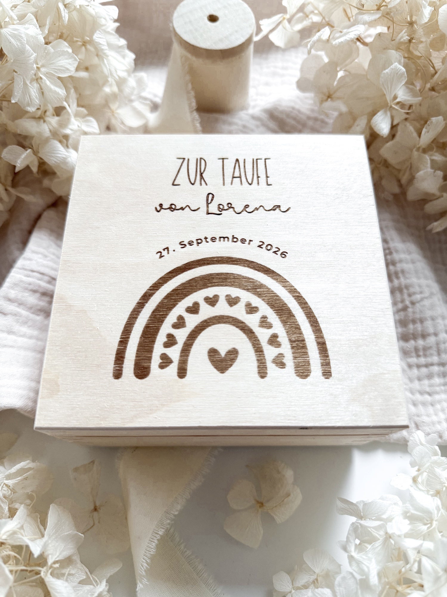 Personalisiertes Geldgeschenk aus Holz zur Taufe | Regenbogen