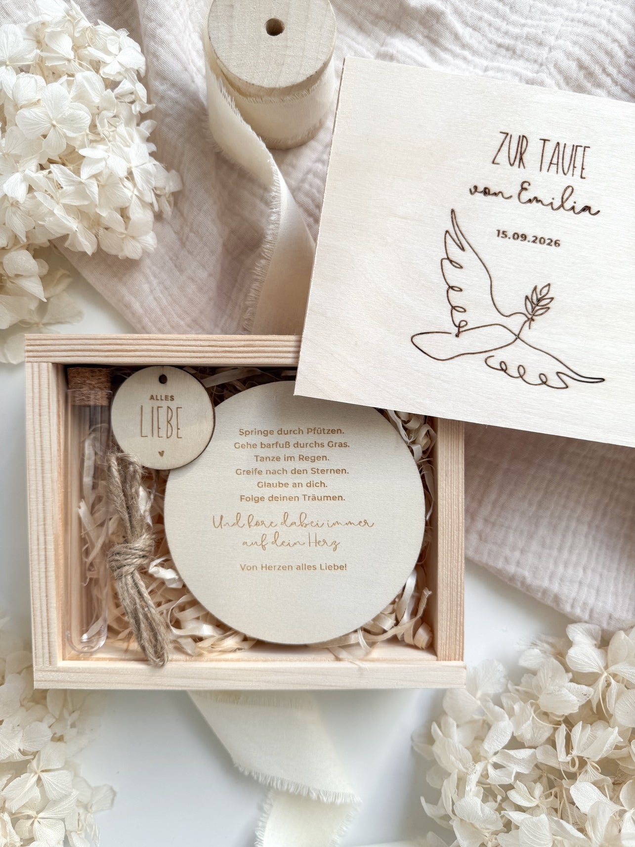 Personalisiertes Geldgeschenk aus Holz zur Taufe | Taube