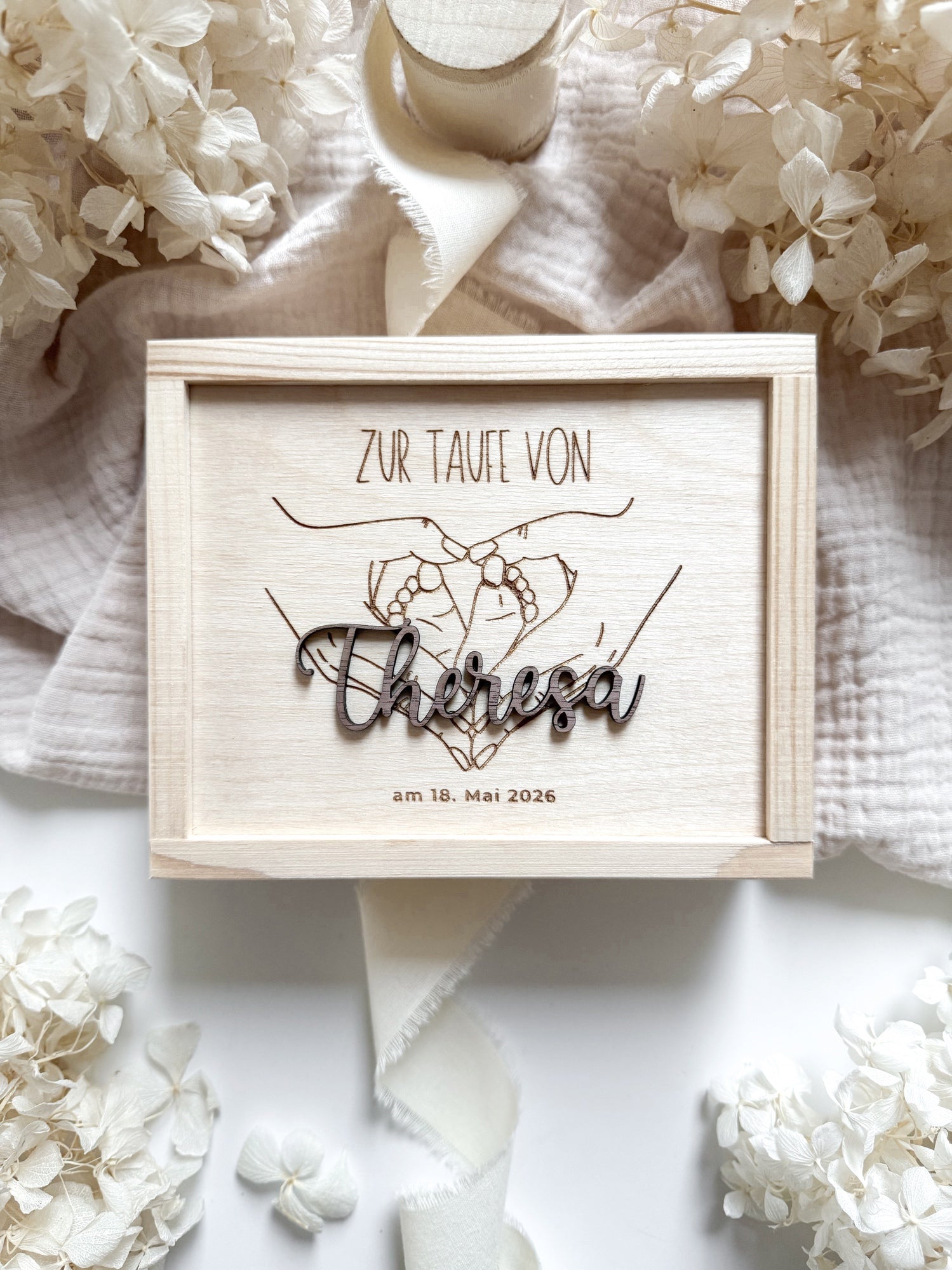 Personalisiertes Geldgeschenk aus Holz zur Taufe | mit 3D-Schriftzug