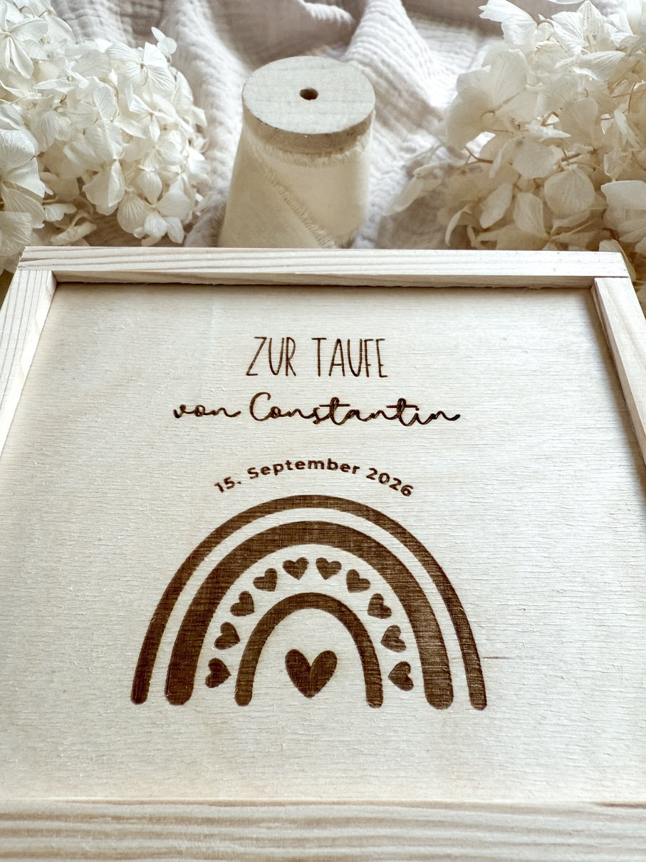 Personalisiertes Geldgeschenk aus Holz zur Taufe | Regenbogen