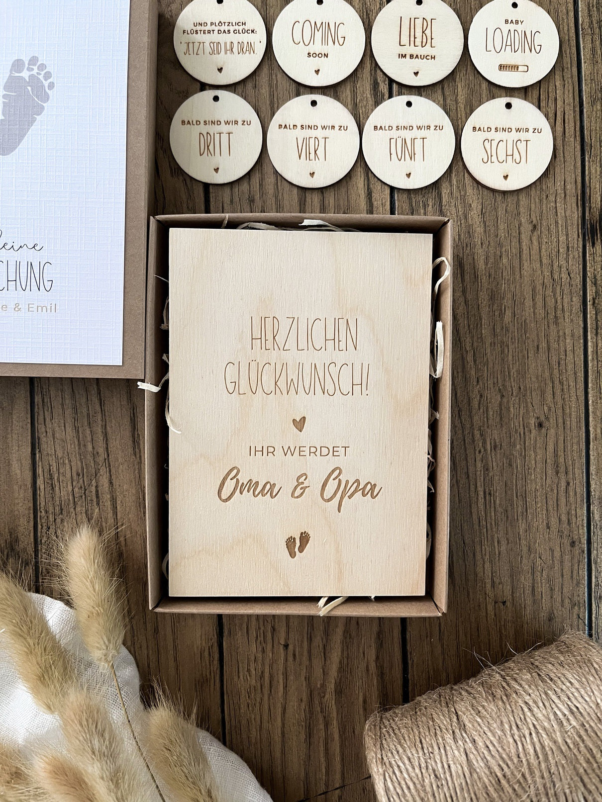 Geschenkschachtel mit Holzkarte zur Schwangerschaftsverkündung | Babyfüße