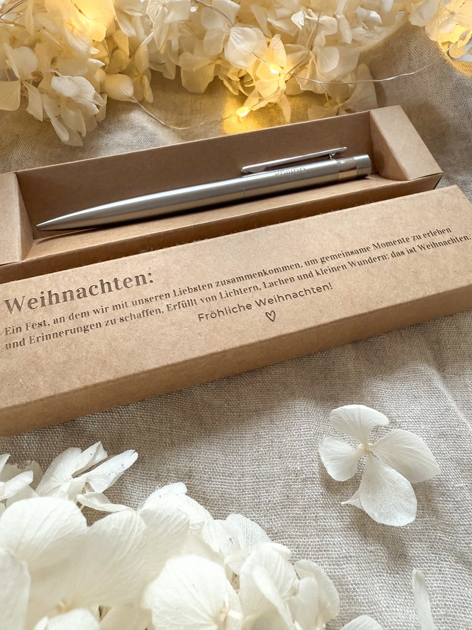 Personalisierter Kugelschreiber aus Edelstahl mit Gravur & Geschenkbox zu Weihnachten | Definition Weihnachten