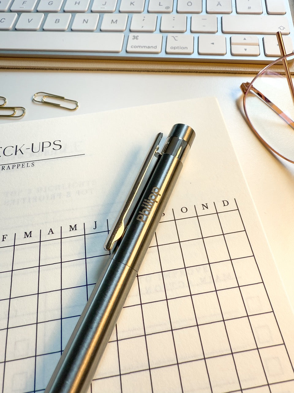 Personalisierter Kugelschreiber aus Edelstahl mit Gravur & Geschenkbox zu Weihnachten | Weihnachten ist ein Gefühl