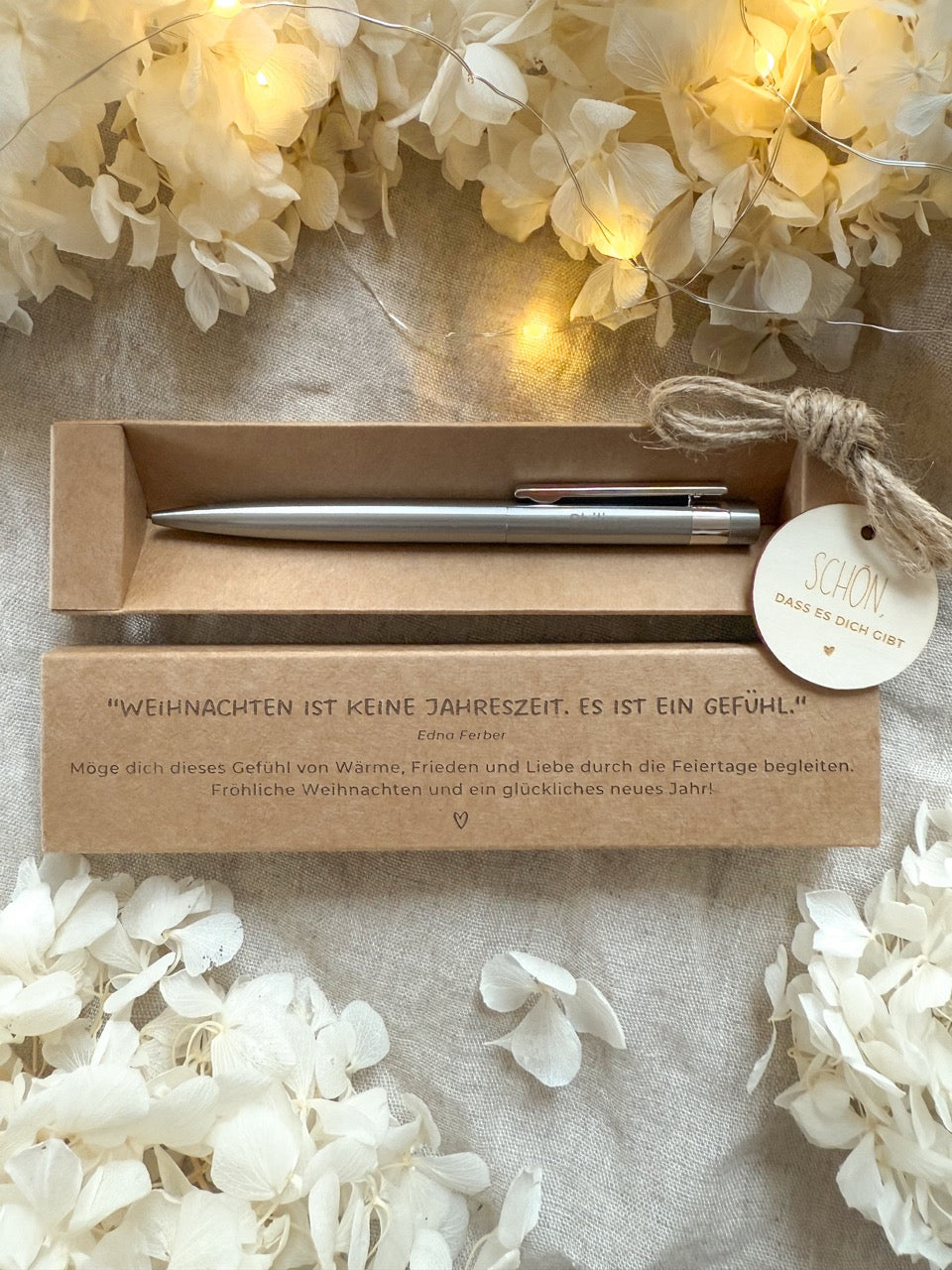 Personalisierter Kugelschreiber aus Edelstahl mit Gravur & Geschenkbox zu Weihnachten | Weihnachten ist ein Gefühl