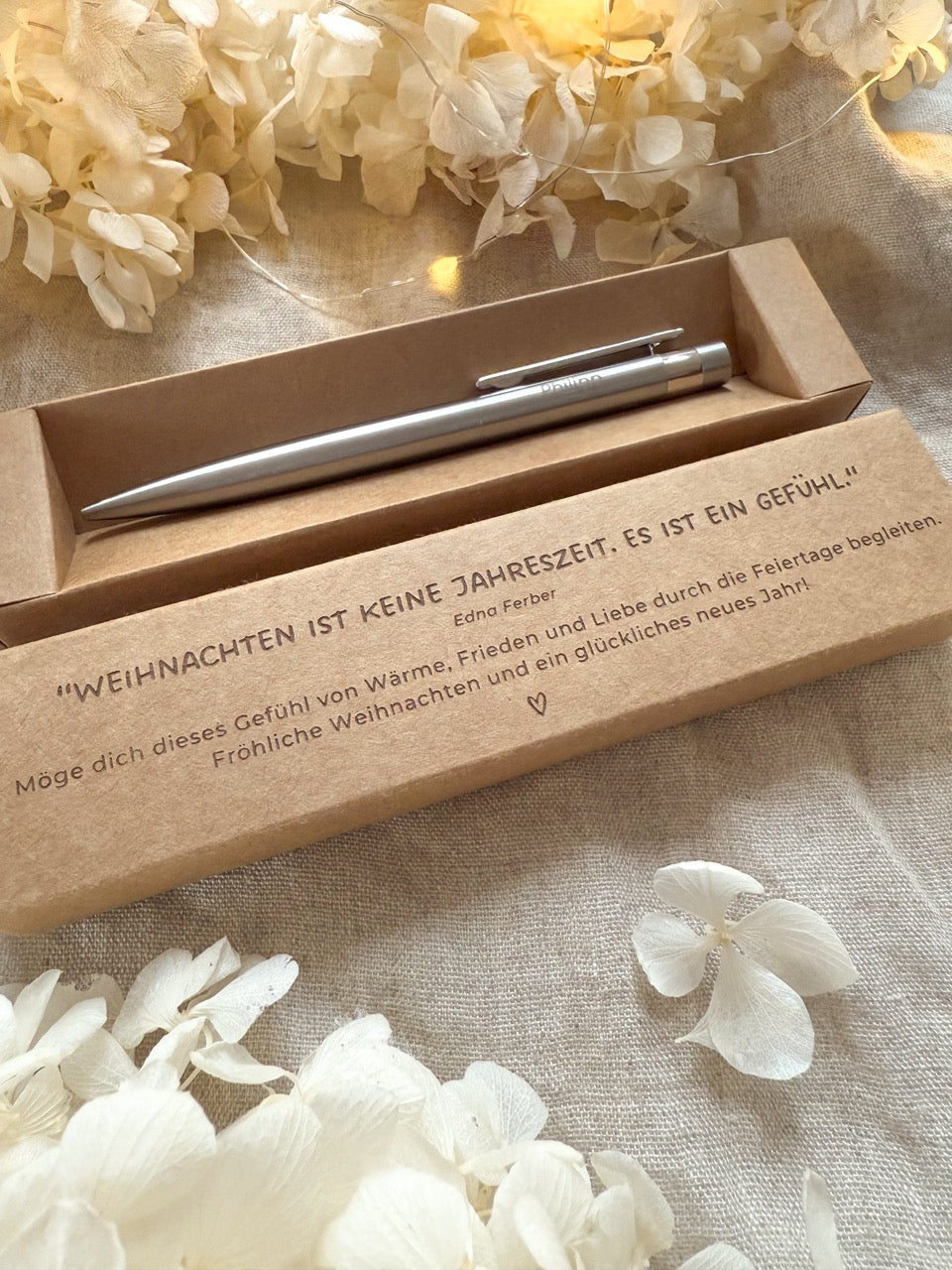 Personalisierter Kugelschreiber aus Edelstahl mit Gravur & Geschenkbox zu Weihnachten | Weihnachten ist ein Gefühl