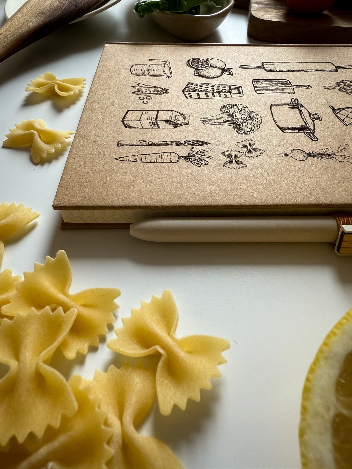 Personalisiertes Kochrezept-Notizbuch (A5) | Rezeptbuch mit Gravur & Stift