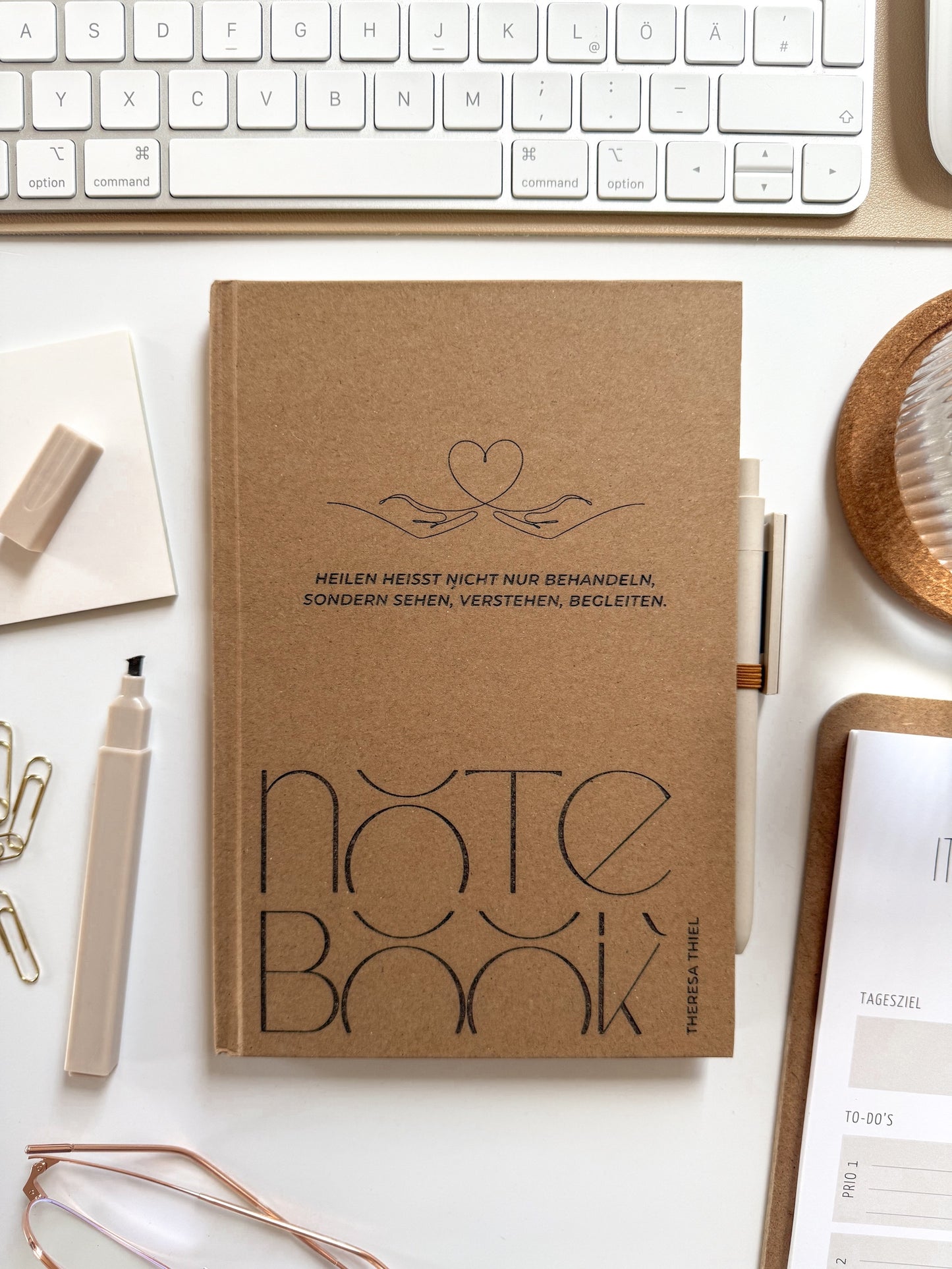 Personalisiertes Notizbuch als Dankeschön für Pflegekräfte, Ärzte & Therapeuten | Notizbuch (A5) mit Gravur und Stift