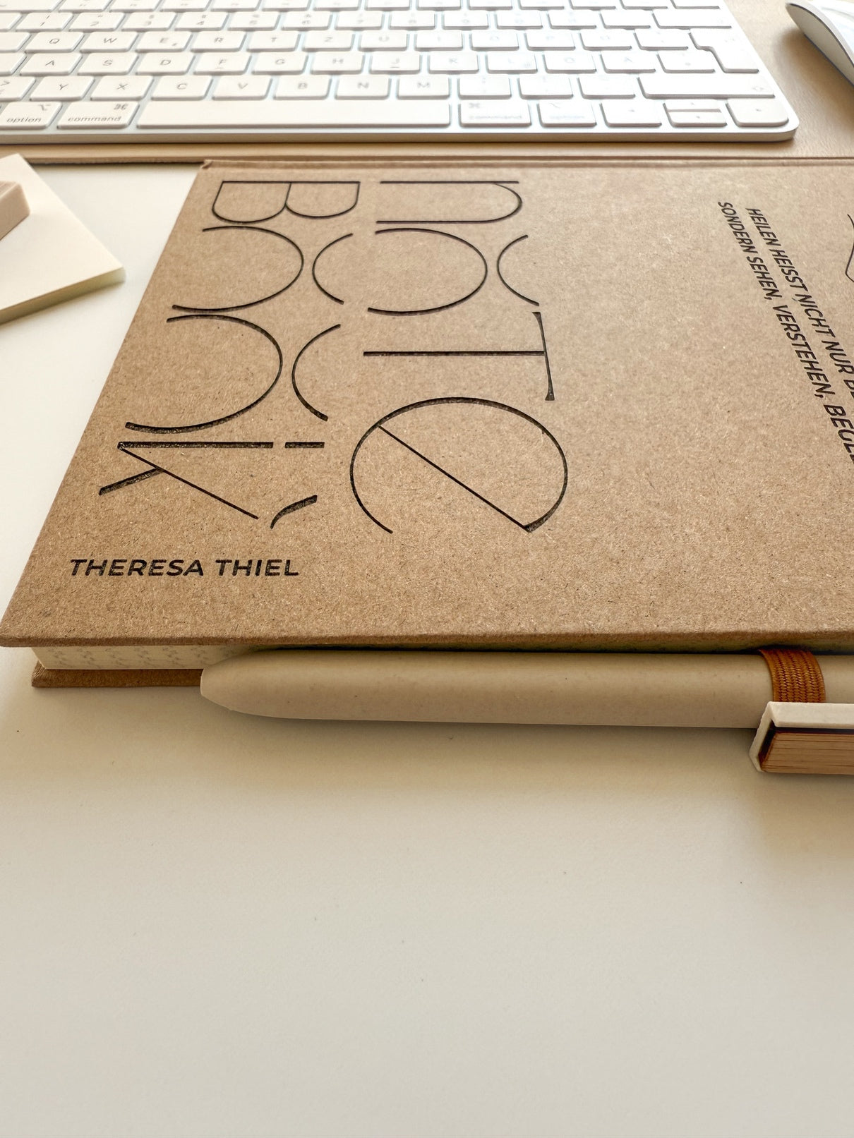 Personalisiertes Notizbuch als Dankeschön für Pflegekräfte, Ärzte & Therapeuten | Notizbuch (A5) mit Gravur und Stift