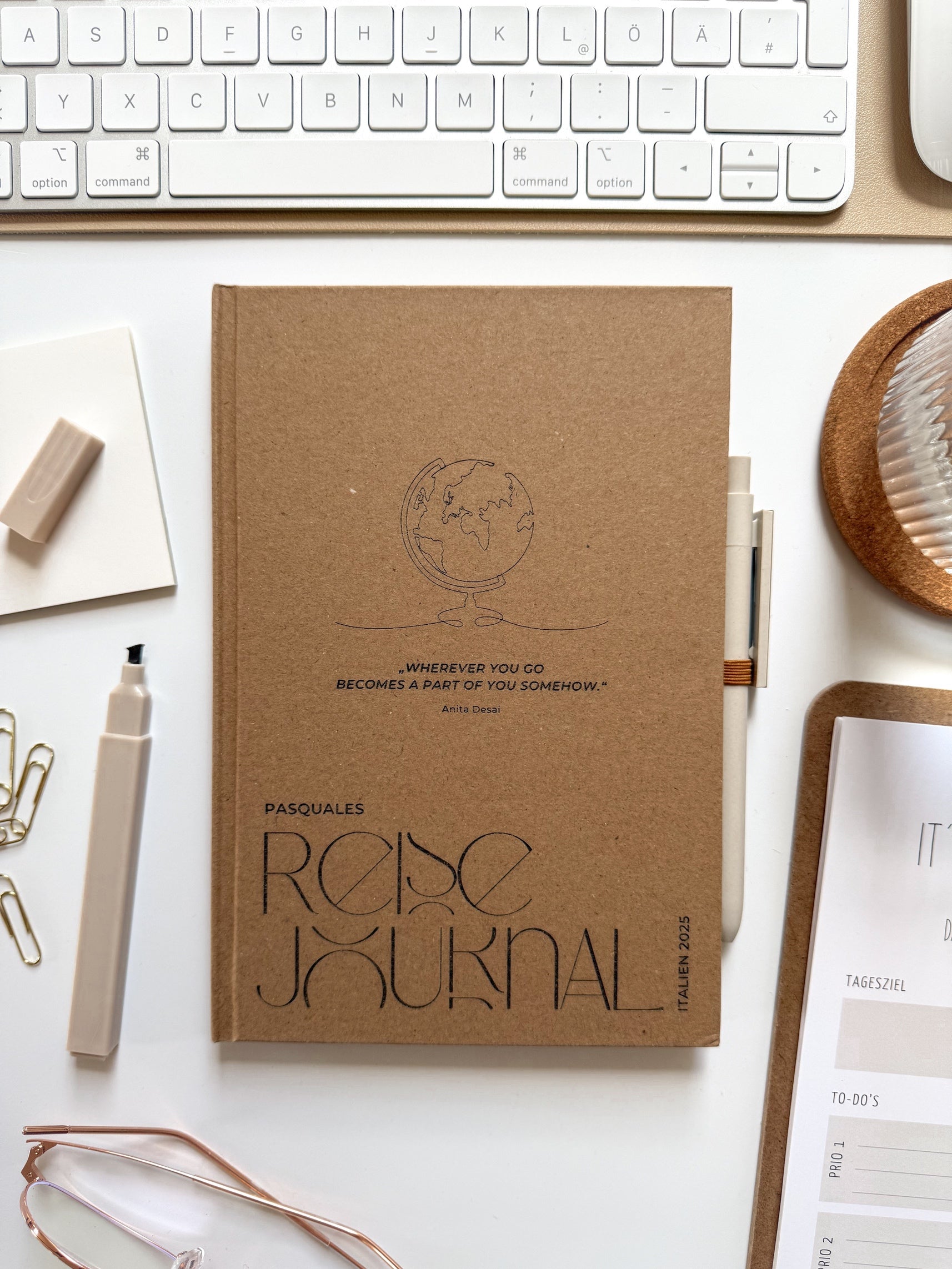 Personalisiertes Reise-Notizbuch mit Globus-Motiv | Notizbuch (A5) mit Gravur und Stift