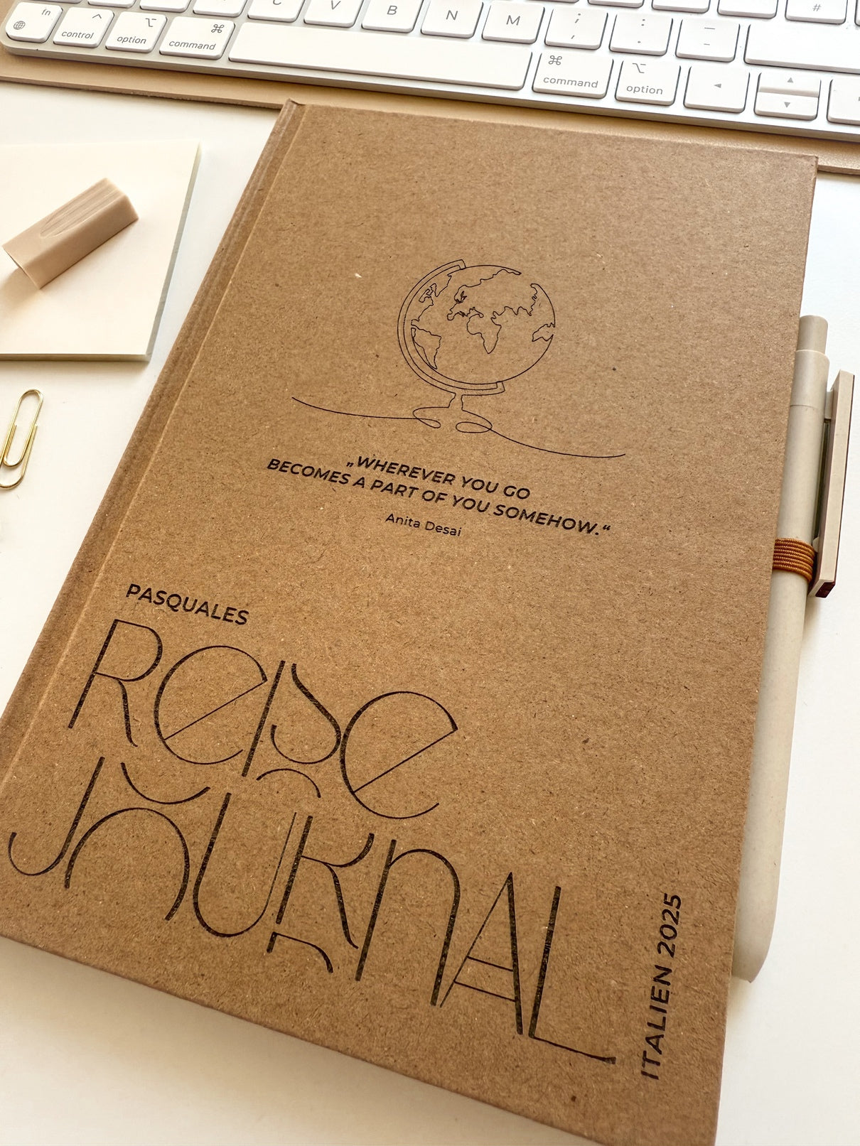 Personalisiertes Reise-Notizbuch mit Globus-Motiv | Notizbuch (A5) mit Gravur und Stift