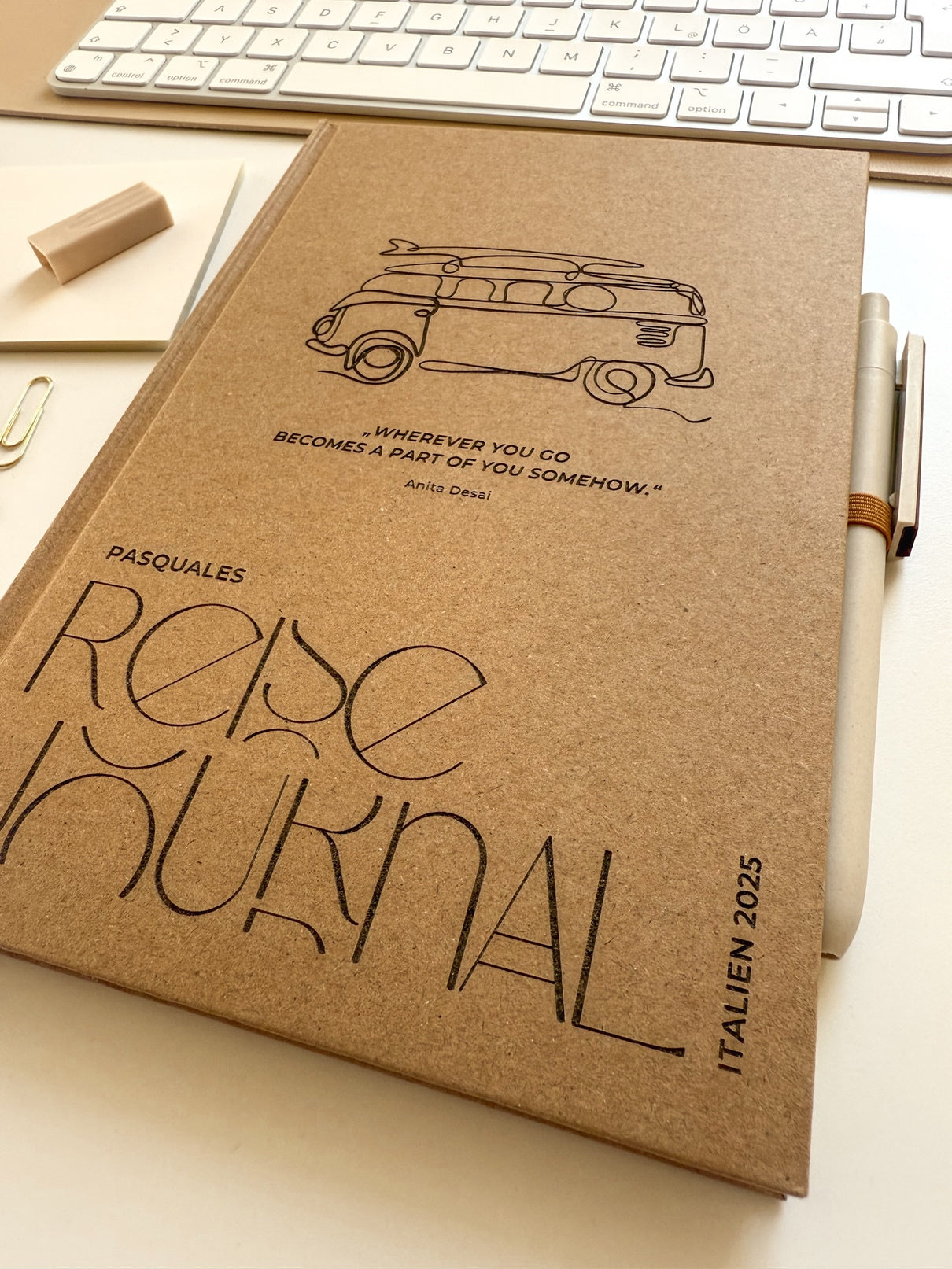 Personalisiertes Reise-Notizbuch mit Van-Motiv | Notizbuch (A5) mit Gravur und Stift