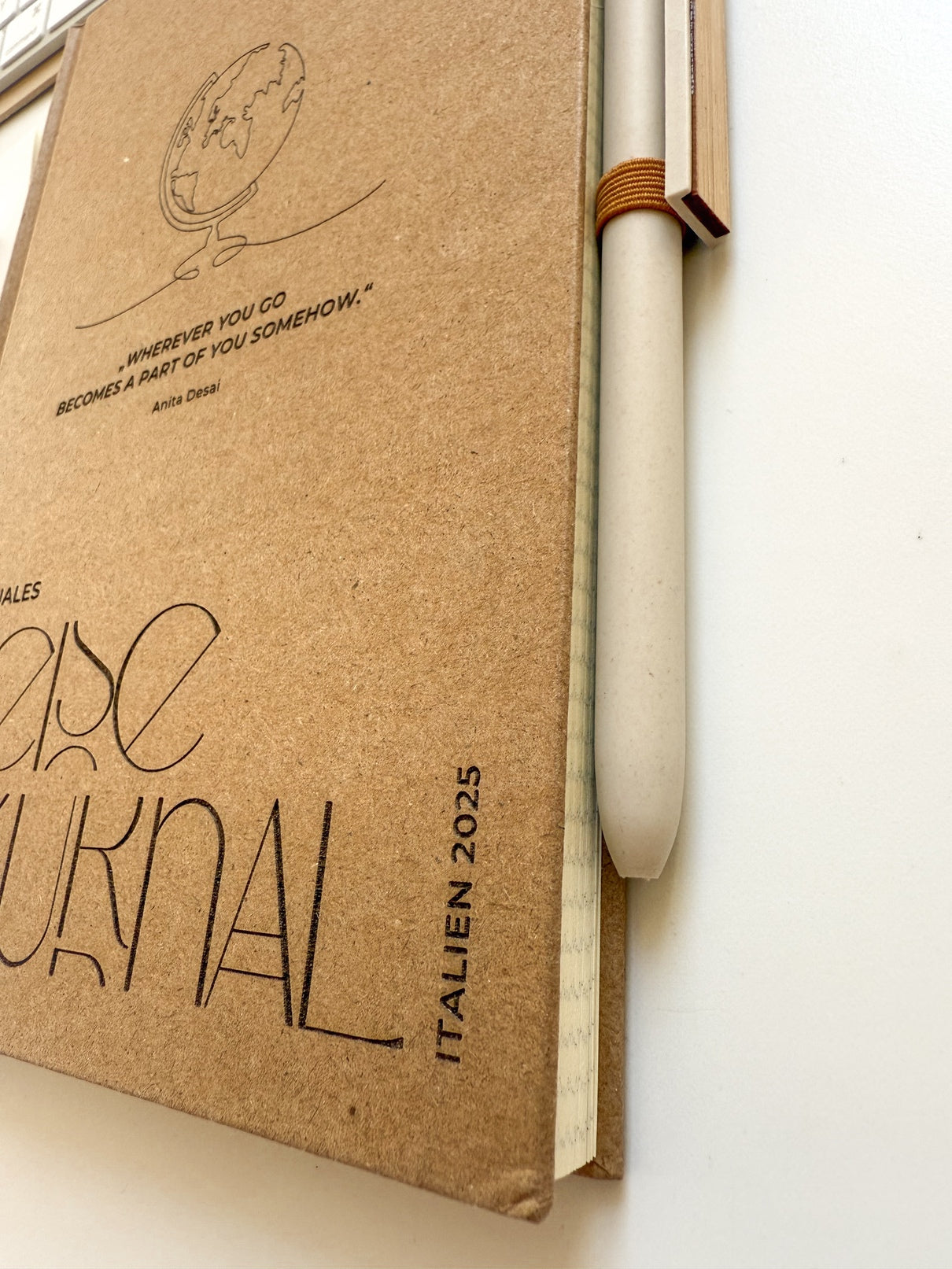 Personalisiertes Reise-Notizbuch mit Globus-Motiv | Notizbuch (A5) mit Gravur und Stift