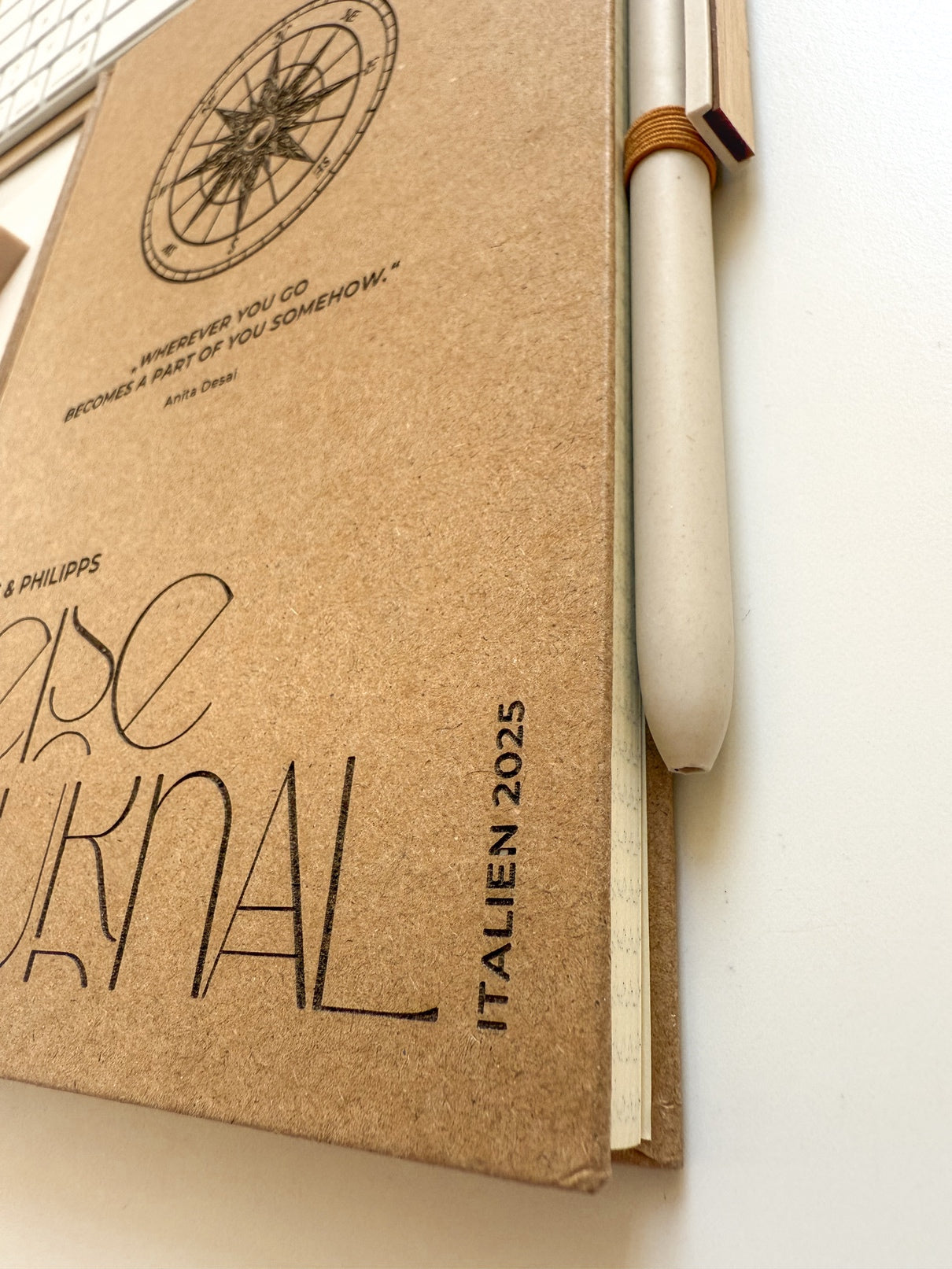 Personalisiertes Reise-Notizbuch mit Kompass-Motiv | Notizbuch (A5) mit Gravur und Stift