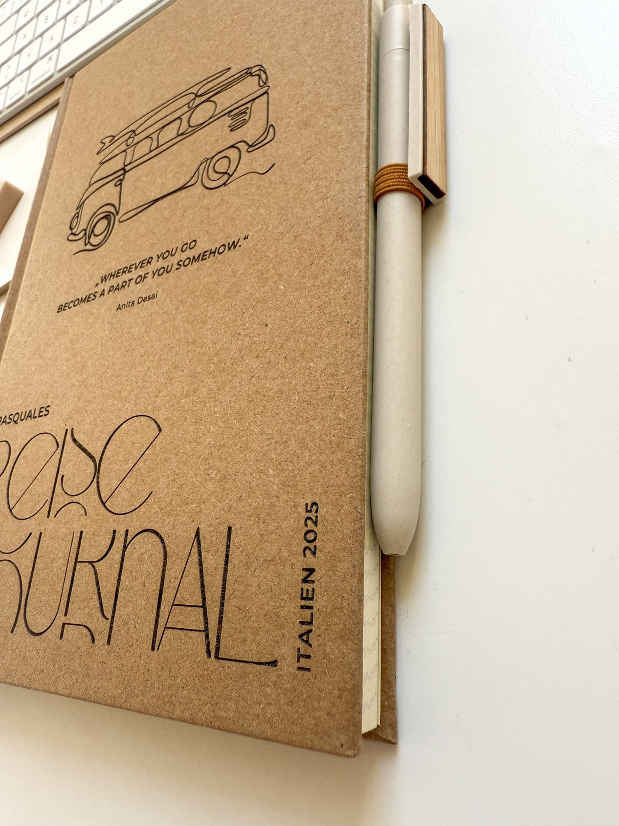 Personalisiertes Reise-Notizbuch mit Van-Motiv | Notizbuch (A5) mit Gravur und Stift