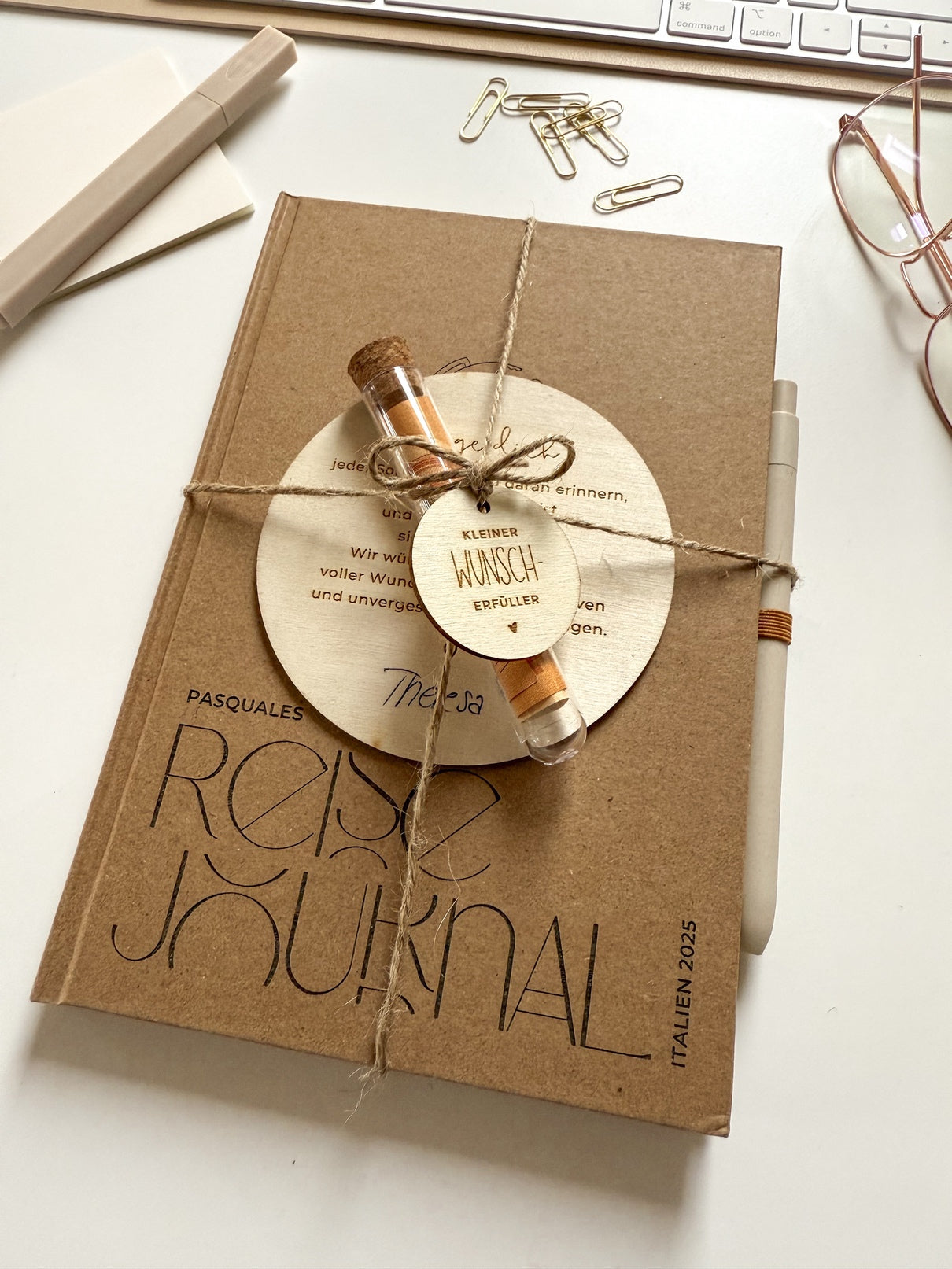 Personalisiertes Reise-Notizbuch mit Globus-Motiv | Notizbuch (A5) mit Gravur und Stift