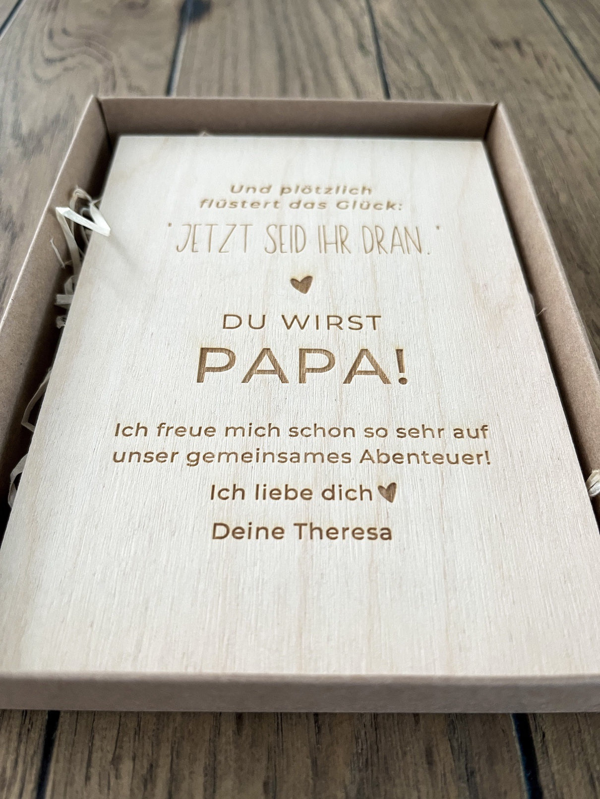 Geschenkschachtel mit Holzkarte zur Schwangerschaftsverkündung | Minimalistisch