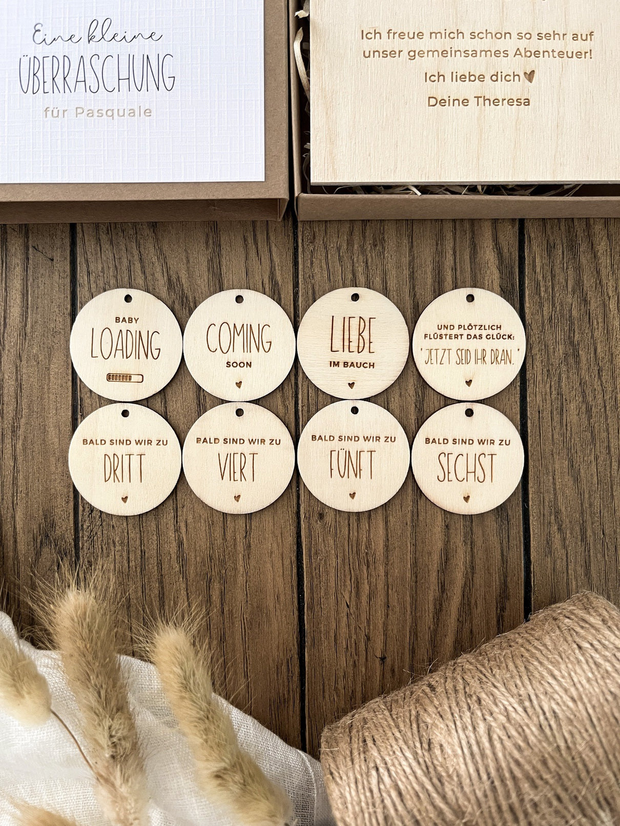 Geschenkschachtel mit Holzkarte zur Schwangerschaftsverkündung | Minimalistisch